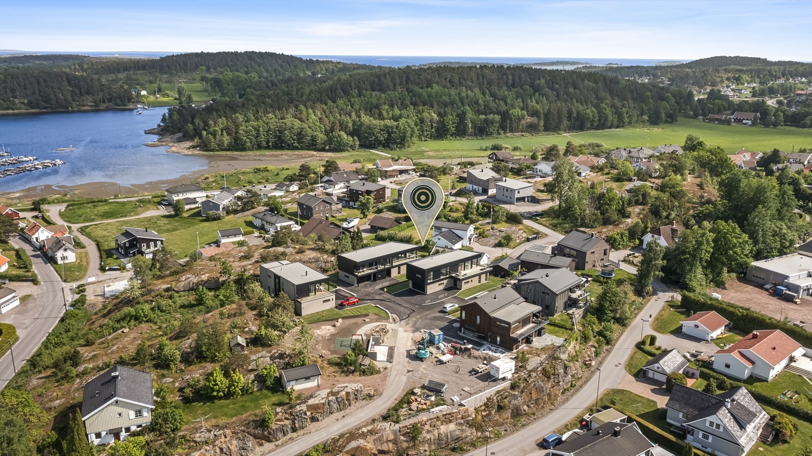 Alt i alt en rålekker enebolig med gjennomført høy standard, smakfull innredning og stilige fargevalg! Galleribilde