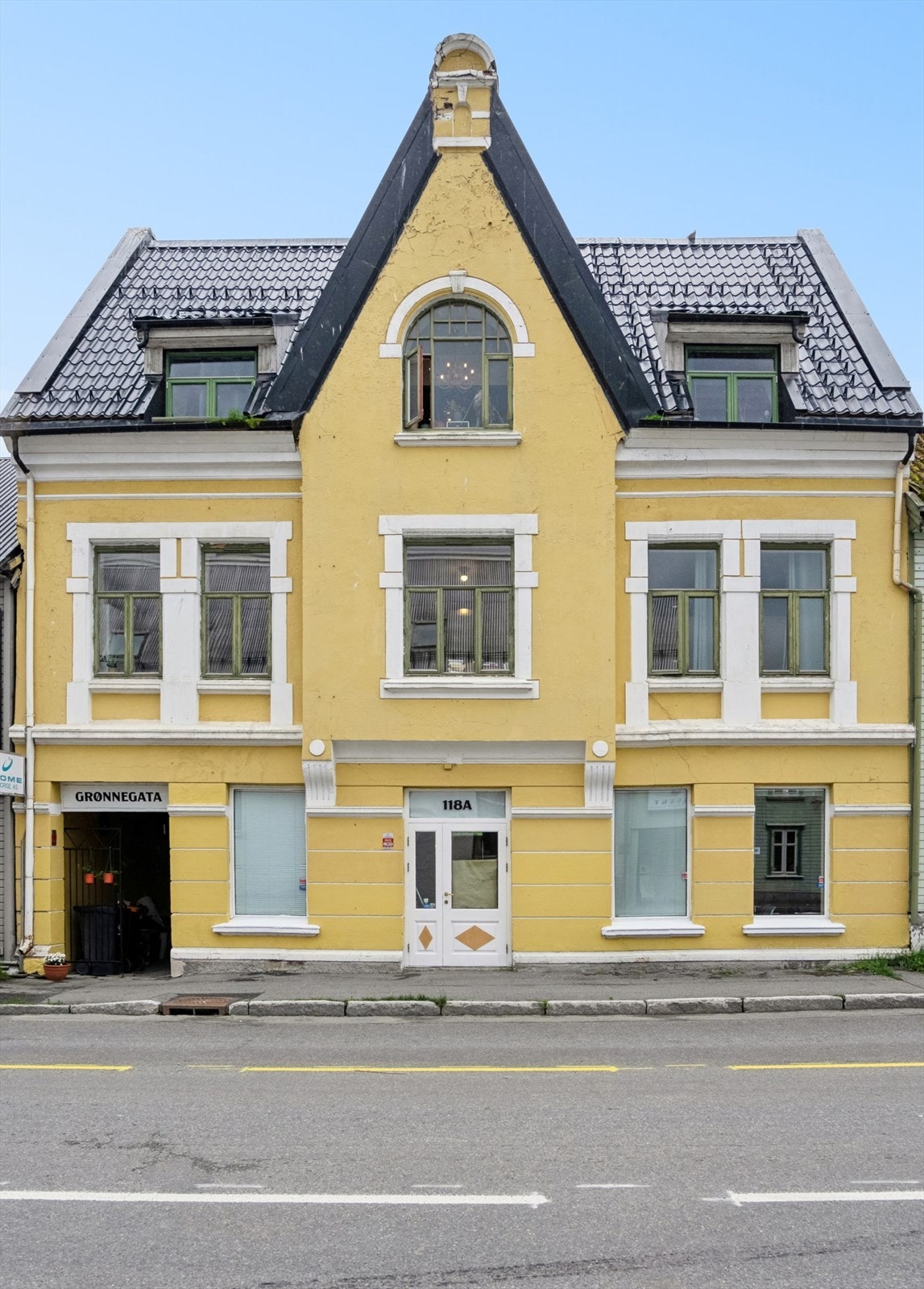 Grønnegata 118A - Bygård med 3 leiligheter og forretningslokale på gateplan Galleribilde