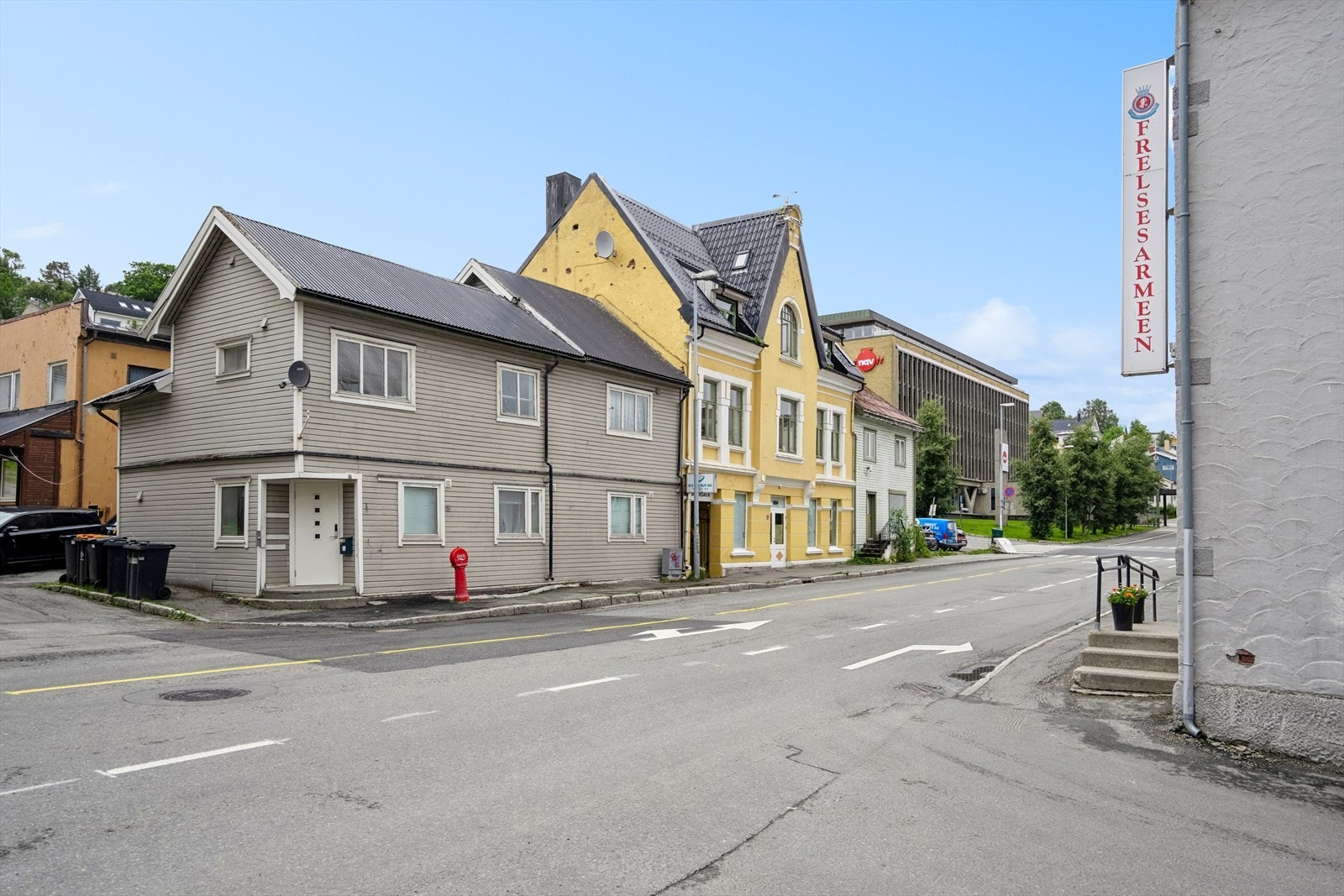 Eiendommen befinner seg sentral i Tromsø sentrum, vis a vis Perfekt renseri, med umiddelbar nærhet til gågata og Veitasenteret Galleribilde