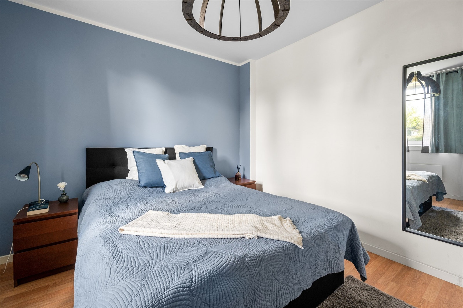 I 2018 ble også soverommet oppgradert med sparklede og malte vegger og tak. Galleribilde