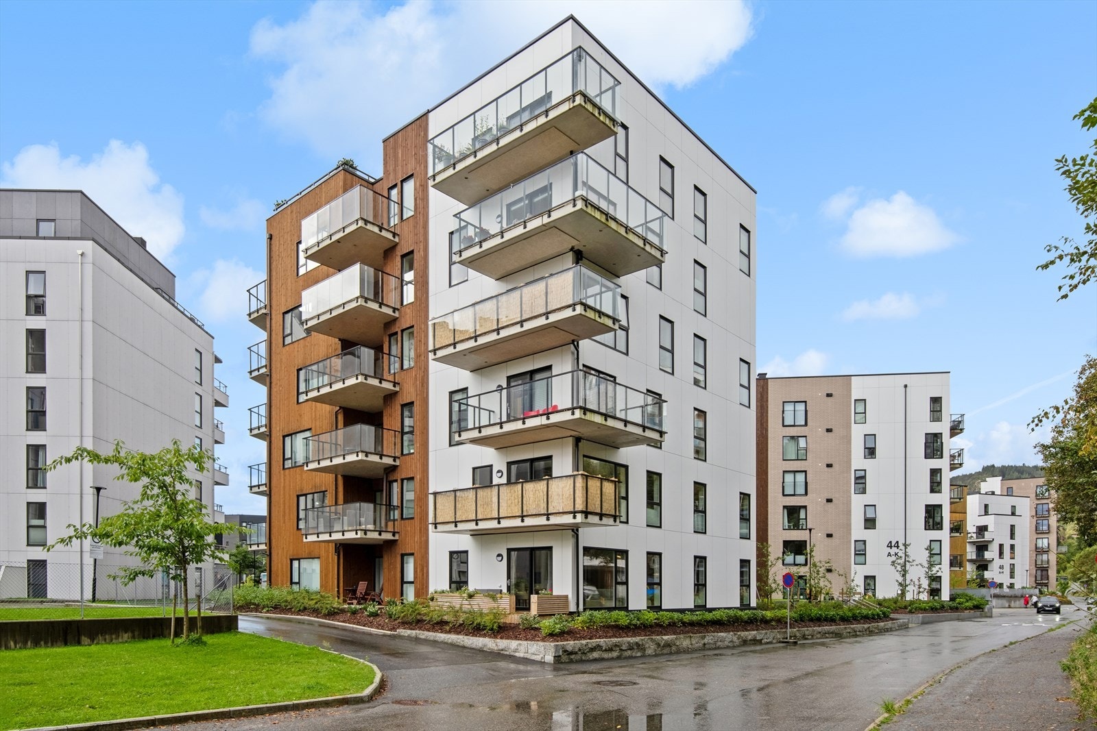 Dette er en moderne og lekker leilighet i et boligbygg fra 2023, men en sentral beliggenhet like ved Horisont Galleribilde