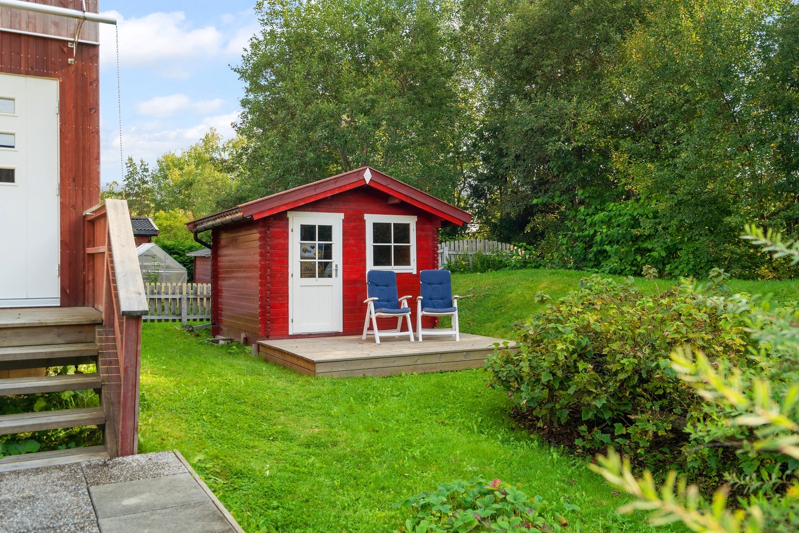 Romslig utebod, grunnflate 3x3 m. Galleribilde