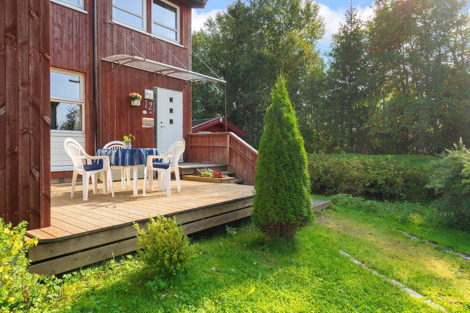 Boligen er etterisolert og byttet bordkledning i 2015, dette er gjort i regi av borettslaget. Galleribilde