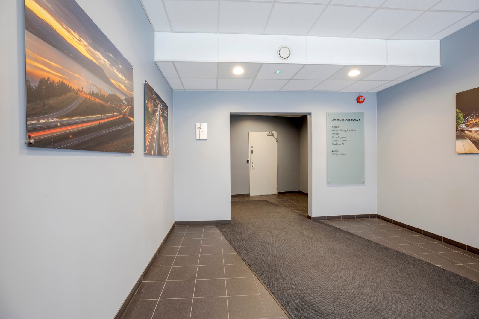 Byggets inngangsparti. Galleribilde