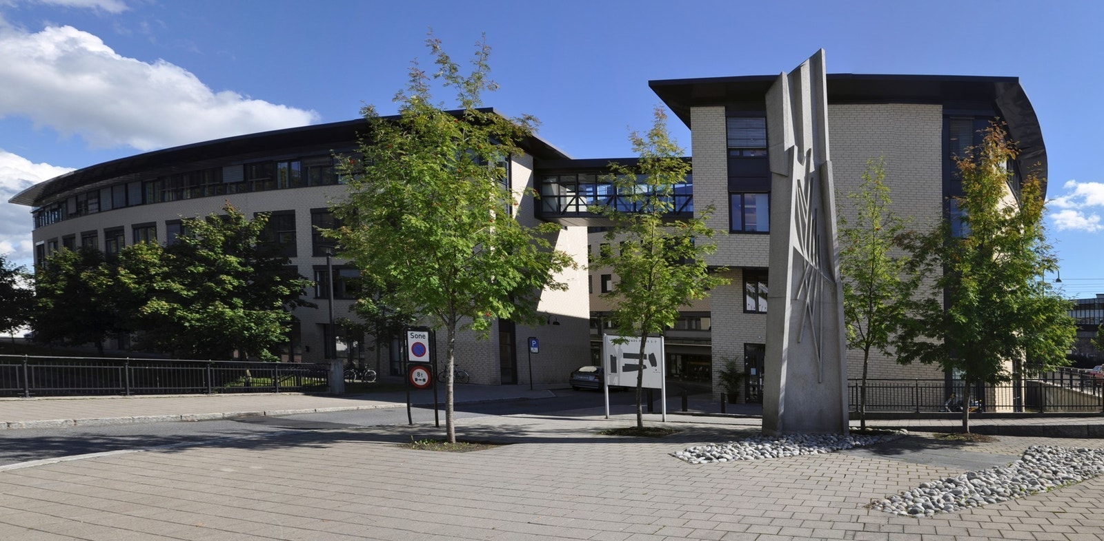 Leif Tronstads plass 4. Galleribilde