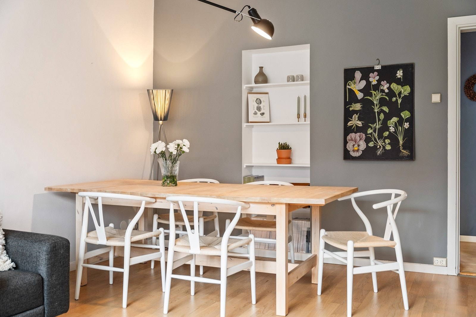 Hit kan du fint invitere over venner og familie på et bedre måltid og gode samtaler Galleribilde