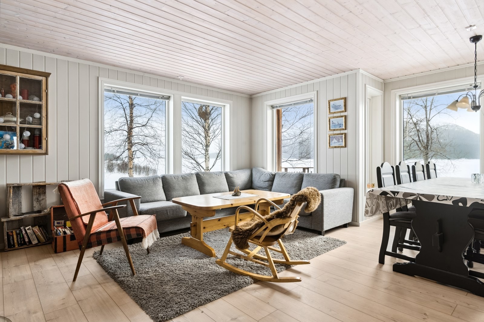 Godt med vindusflater for vakkert utsyn og lysinnslipp. Galleribilde