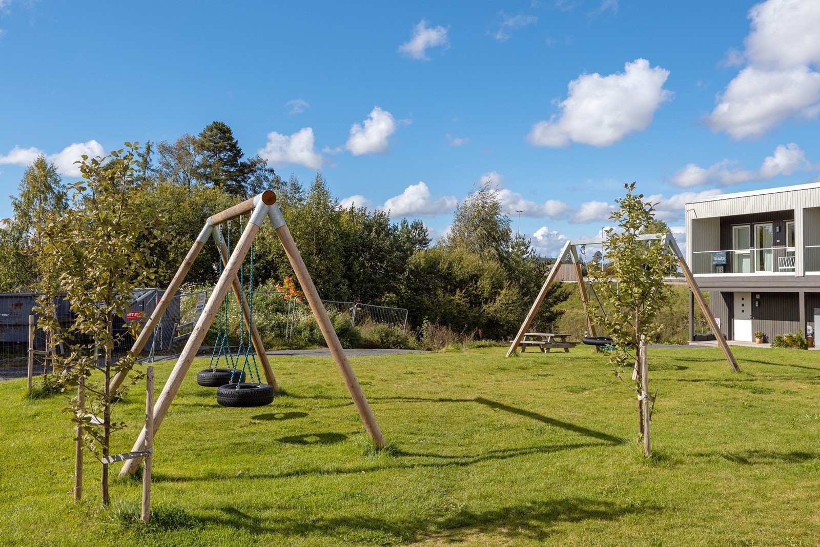 I nabolaget er det lagt til rette for små og store barn med lekeplasser. Galleribilde