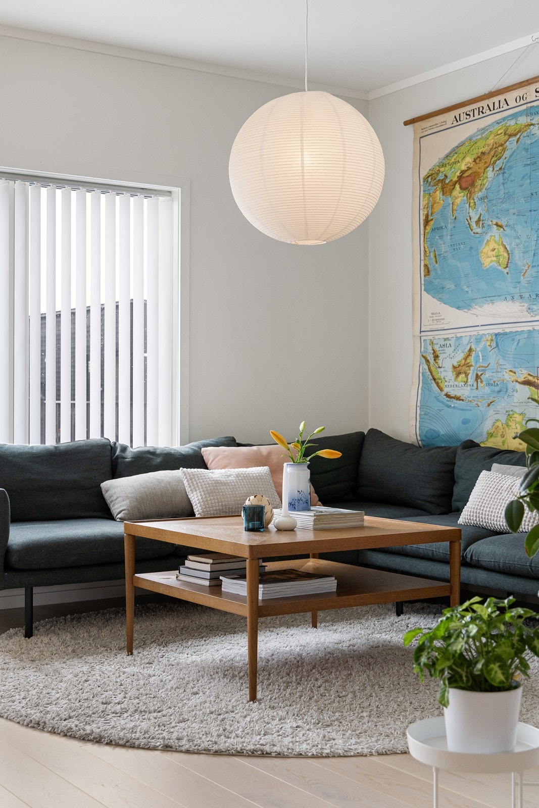 Det er god plass til en fin sofagruppe i stuen. Galleribilde