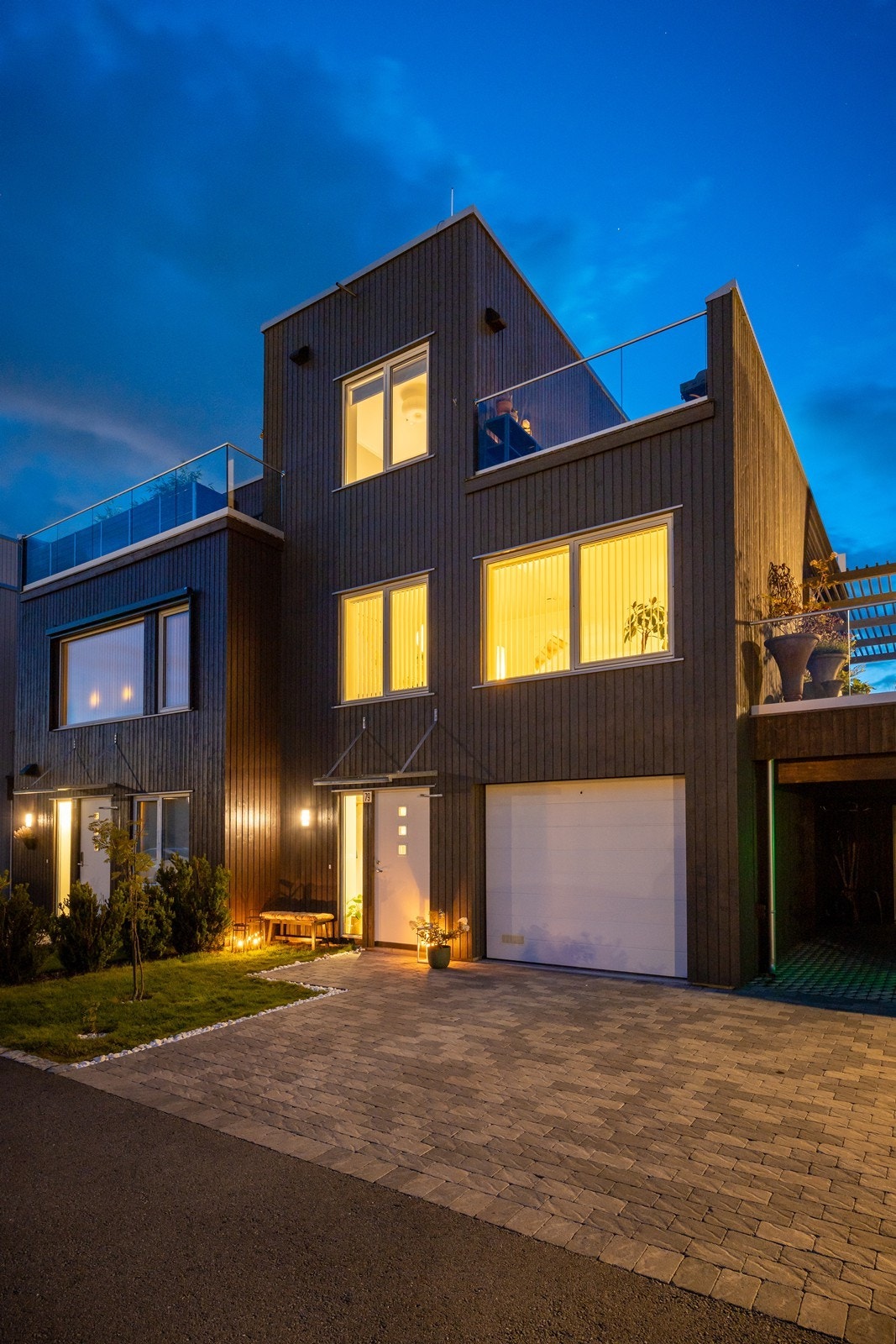 Boligen er et stilfult skue - både på dag, og kveldstid. Galleribilde