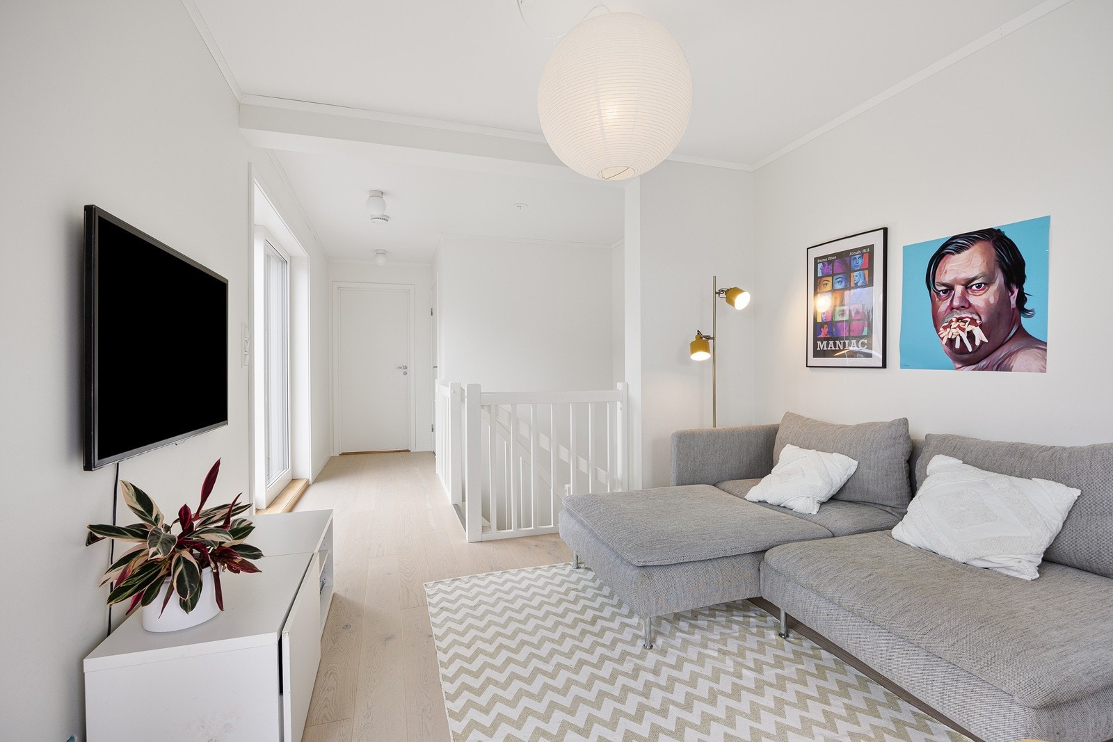 Fra loftstuen er det adkomst ut til trivelig takterrasse. Galleribilde