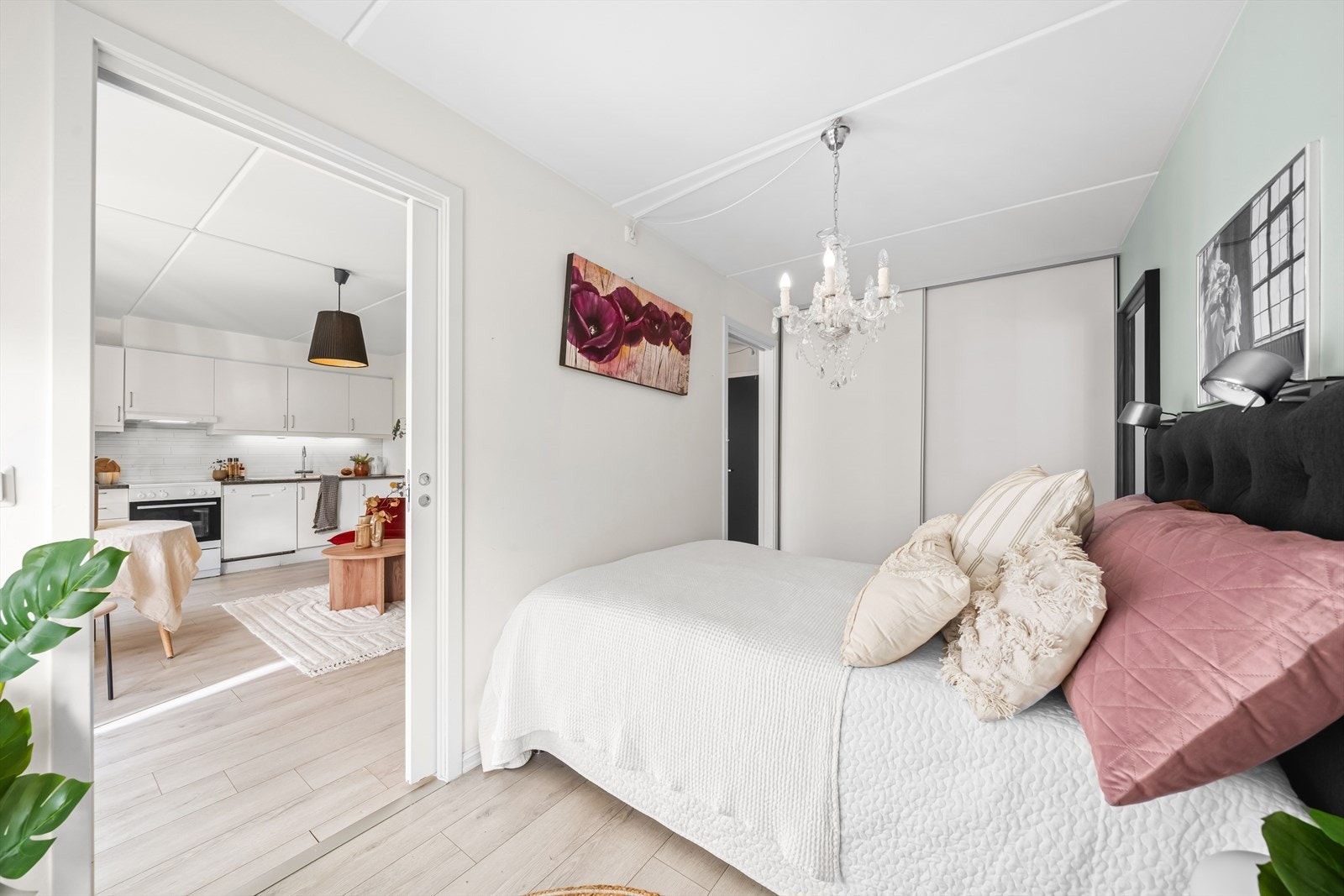 Soverommet er av god størrelse og har to innganger fra stuen. Galleribilde