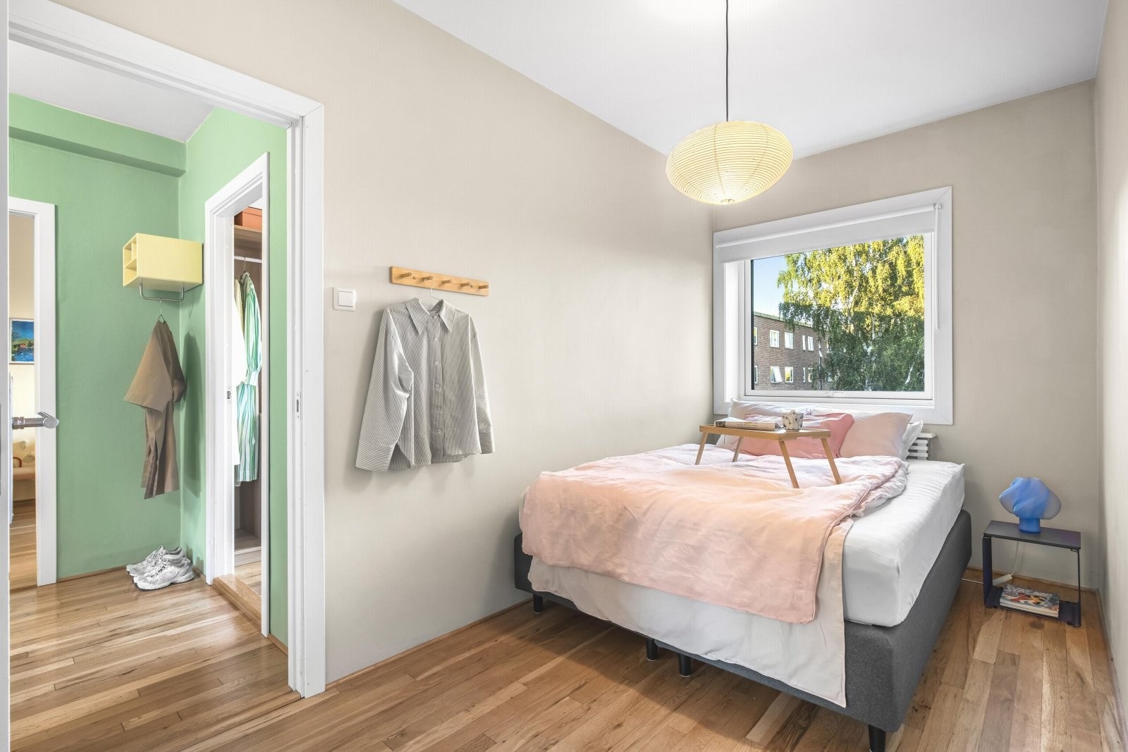 Soverom II av god størrelse med plass til dobbeltseng. Galleribilde