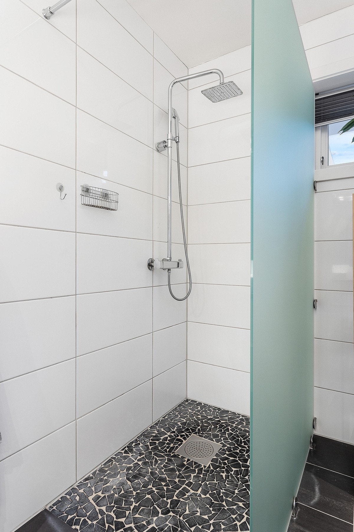 Badet i 1. etasje er av god størrelse, og har elektrisk varme i gulvet. Galleribilde