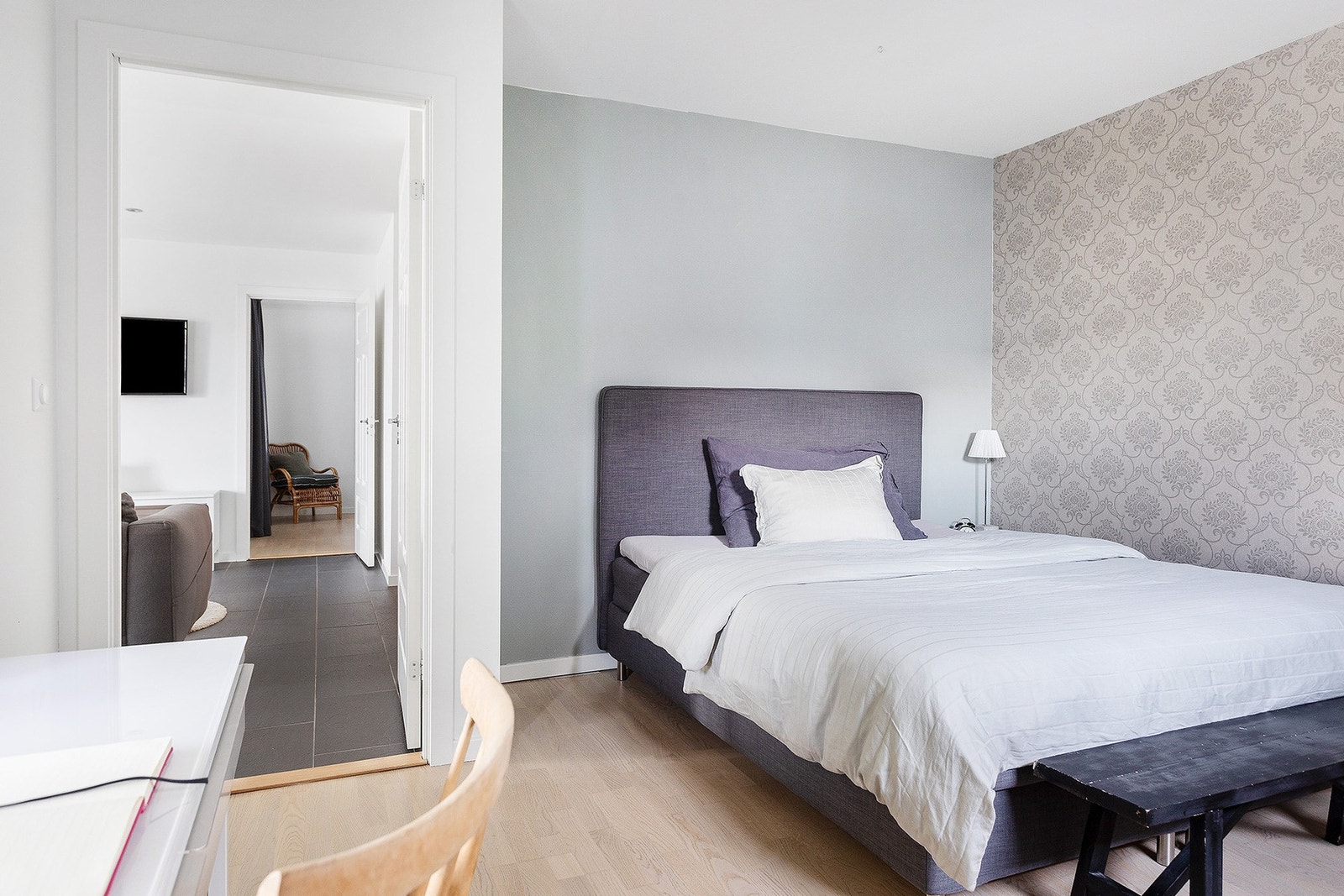 Det er god plass til dobbeltseng på alle soverommene i eneboligen. Galleribilde