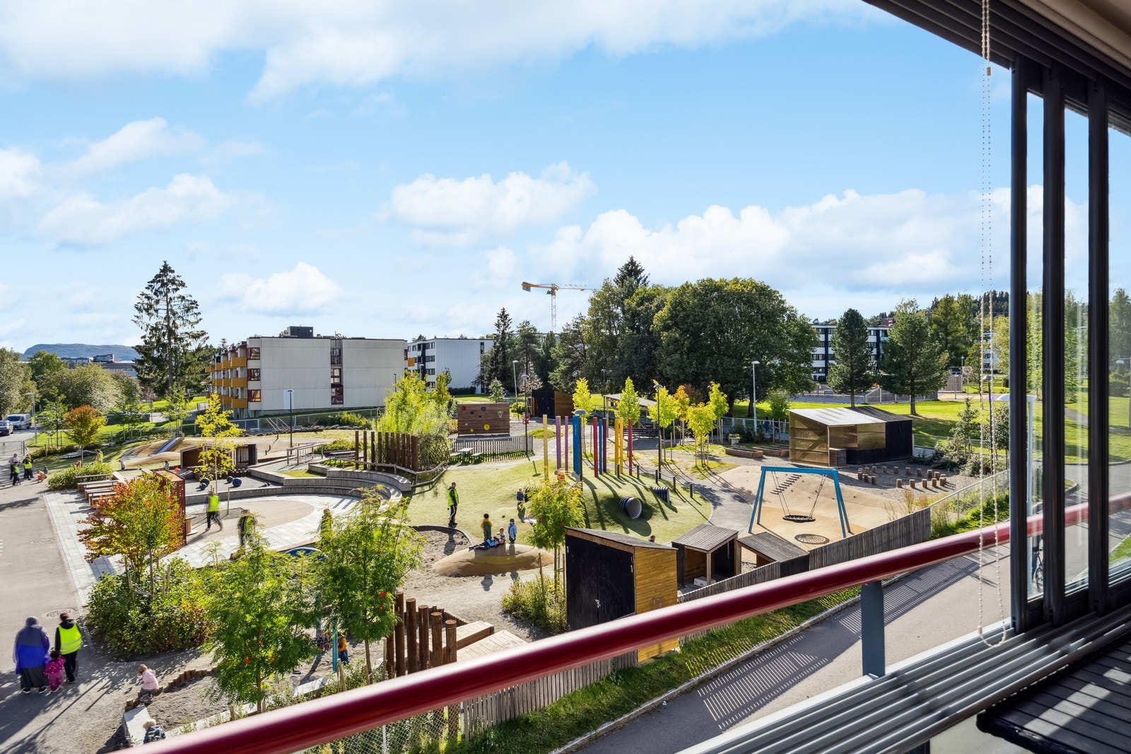 Området byr på alle nødvendige fasiliteter og har et godt utvalg av kollektive forbindelser. Galleribilde