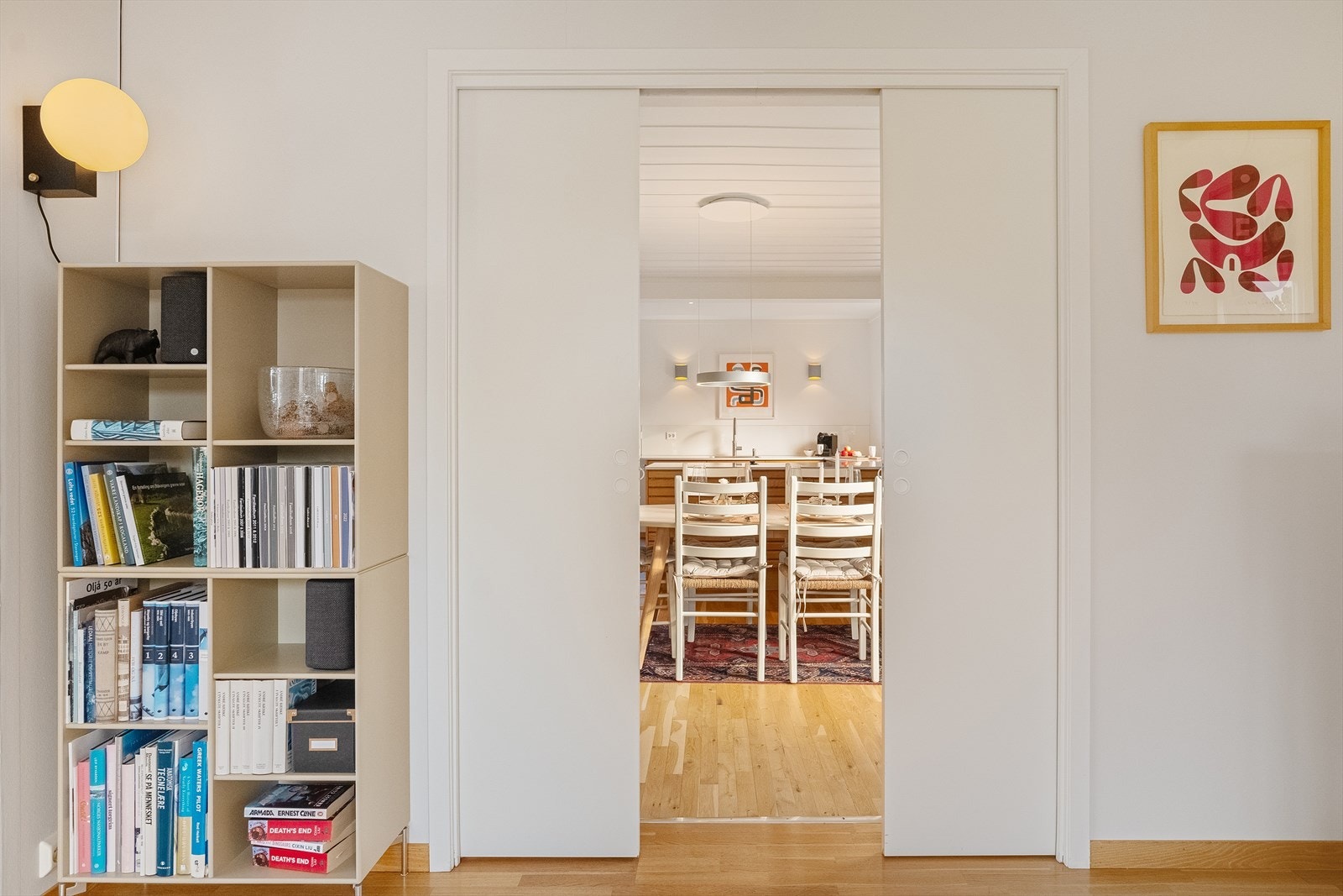 Smart løsning med skyvedører Galleribilde