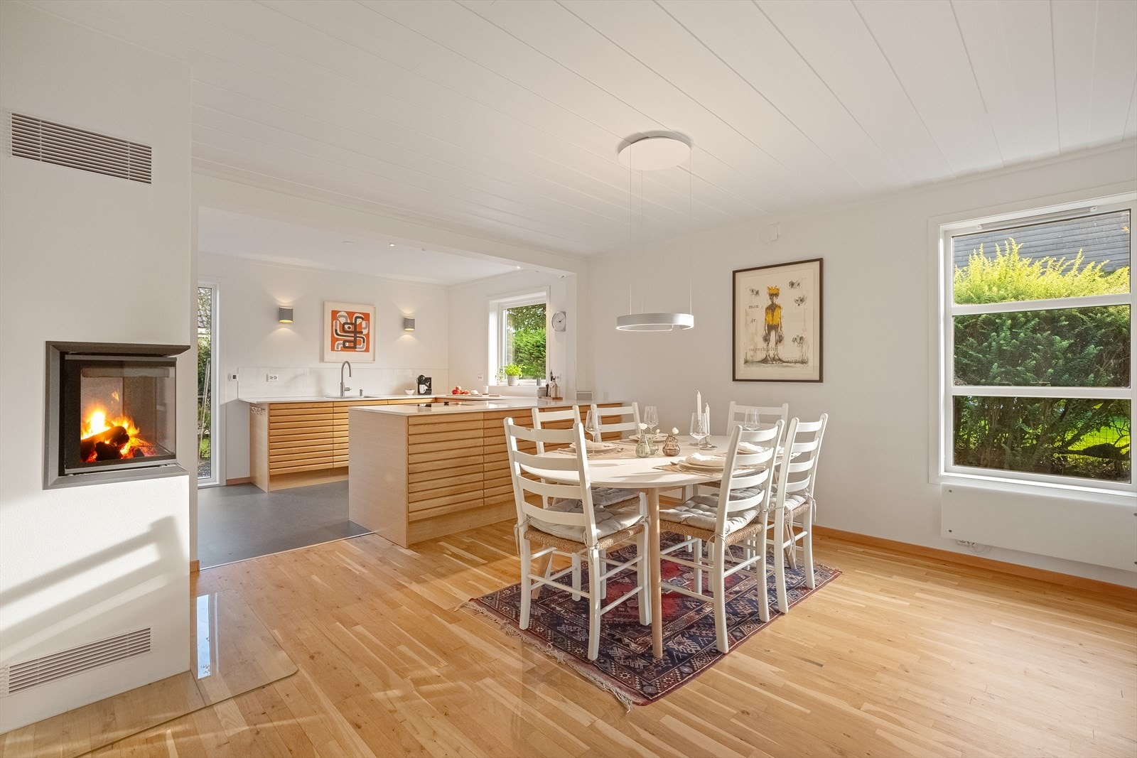 Fine, lys og vindusflater også på kjøkken/spiseplass Galleribilde