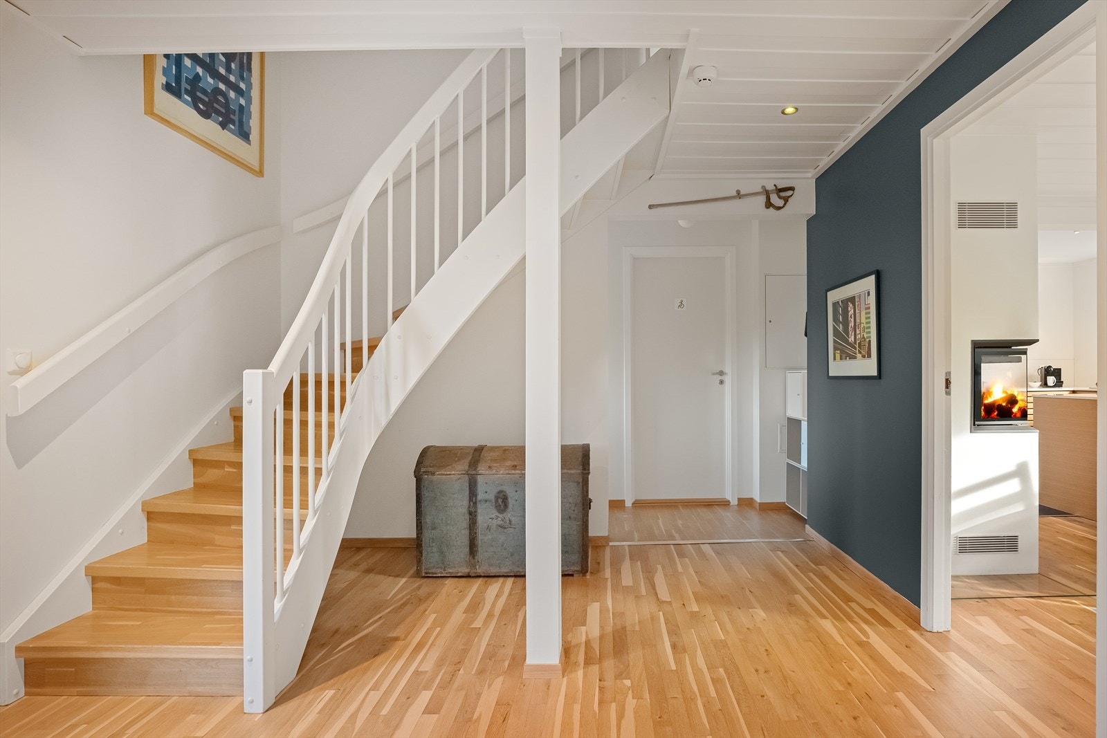 Romslig entré/gang Galleribilde