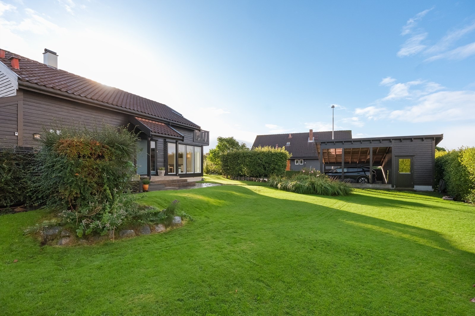 Carport med bod Galleribilde