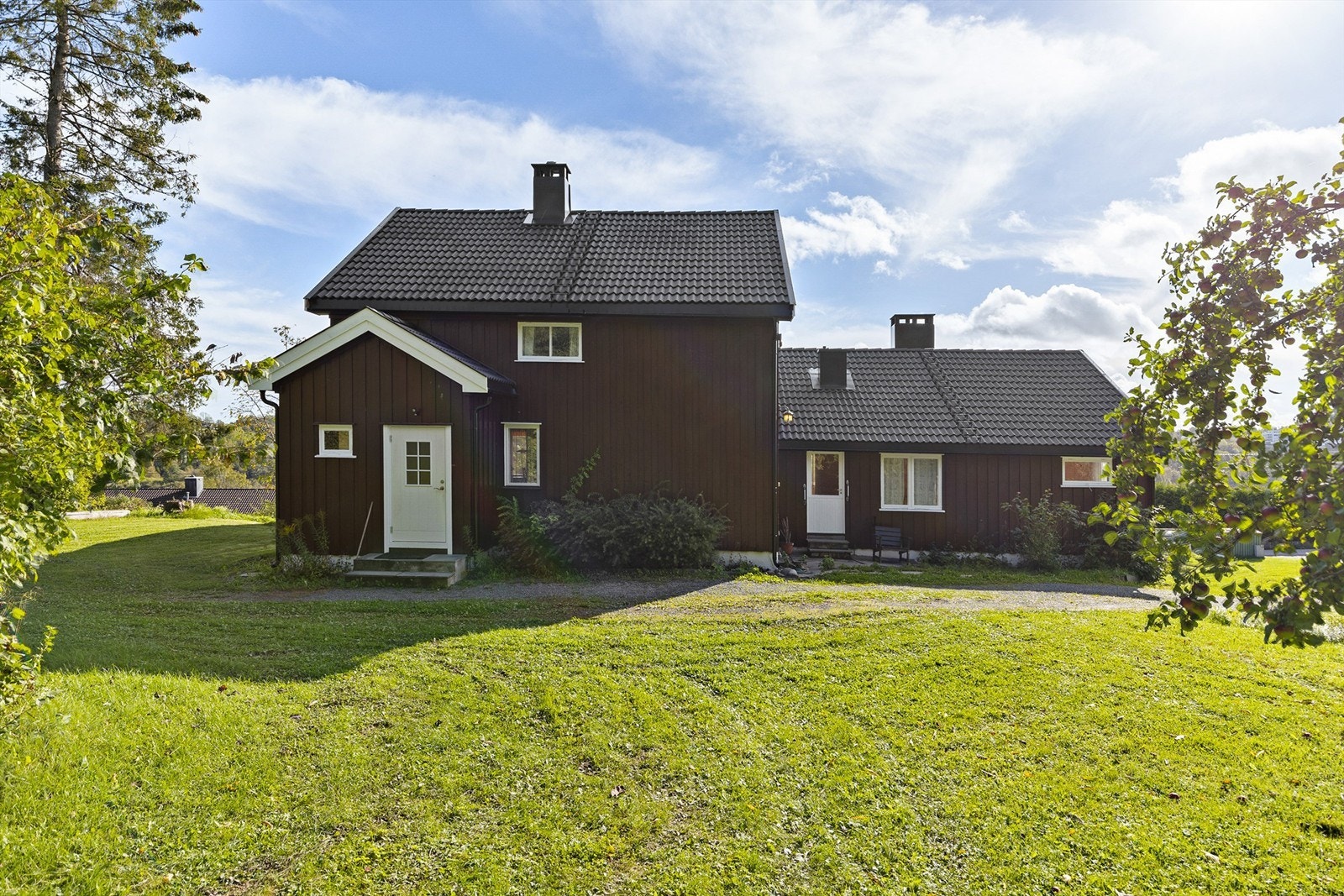 Her bor man landlig til i naturskjønne omgivelser med Kjekstadmarka og Heggedal sentrum som nærmeste naboer. Galleribilde