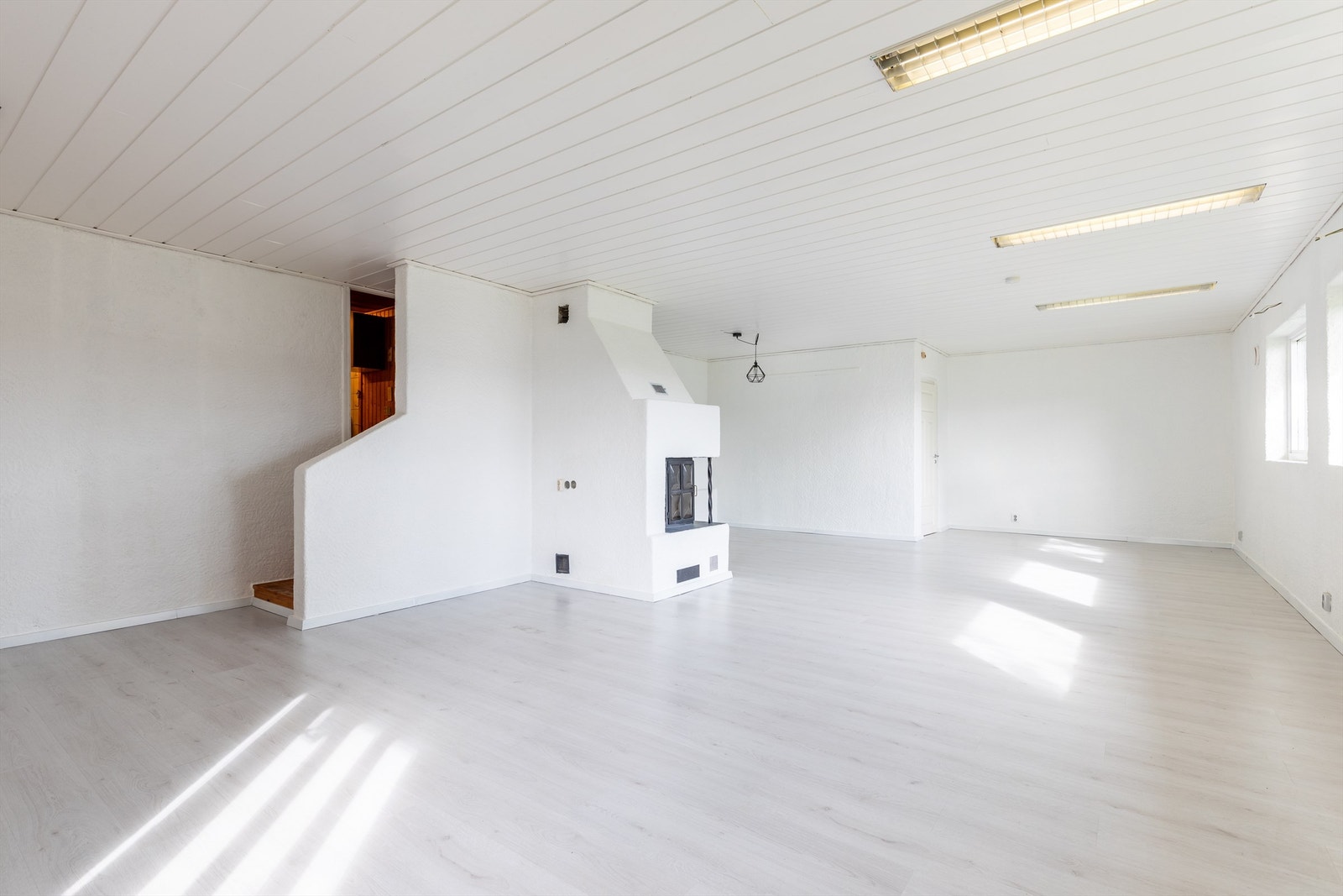 Stue i underetasje. Galleribilde