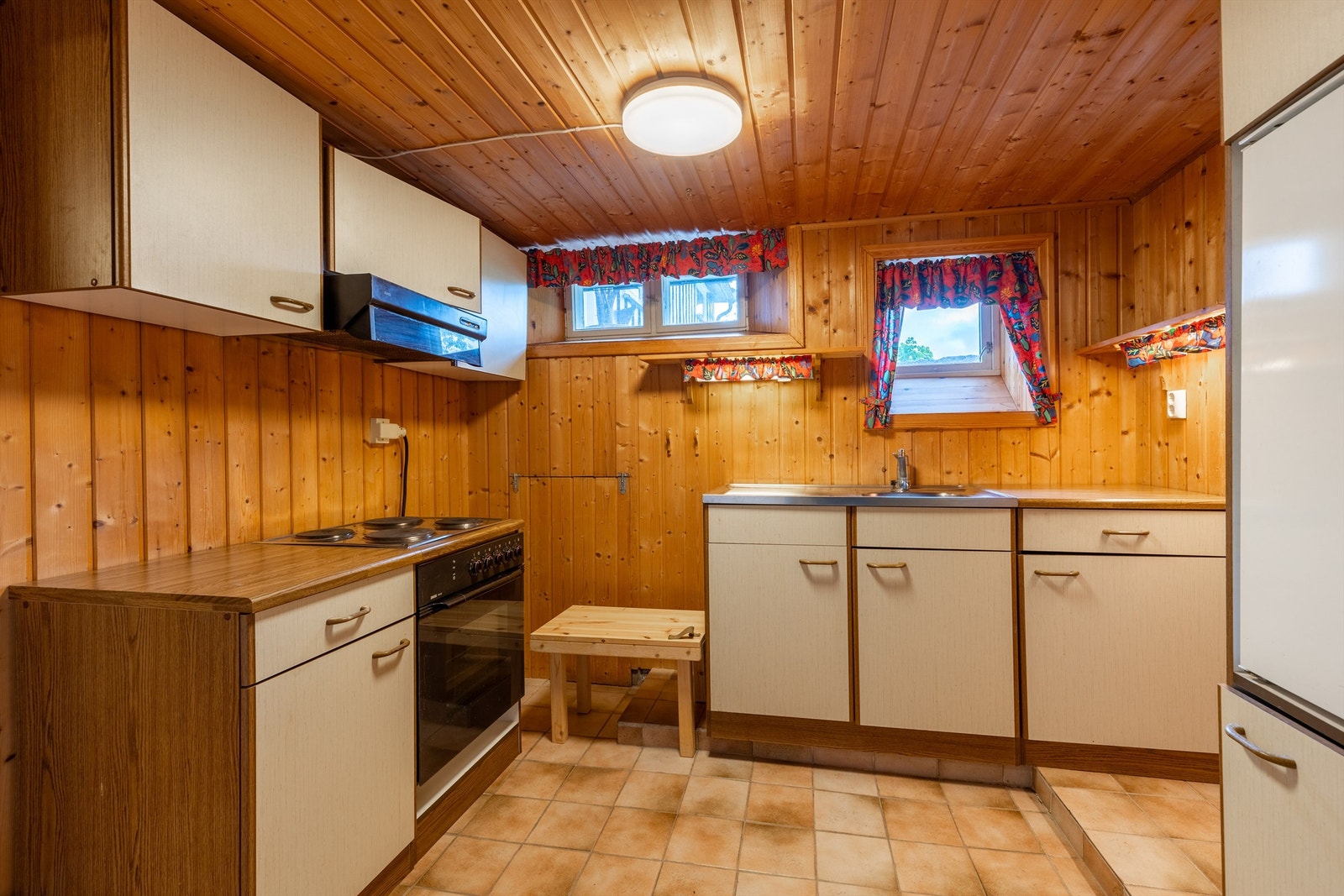 Kjøkken i underetasje opprinnelig del (ikke omsøkt/godkjent til varig opphold). Galleribilde