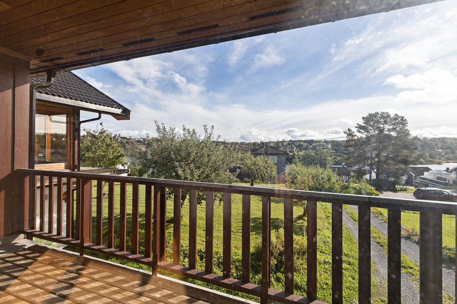 Utenfor soverom 2 er det en østvendt veranda på 6 kvm. Galleribilde