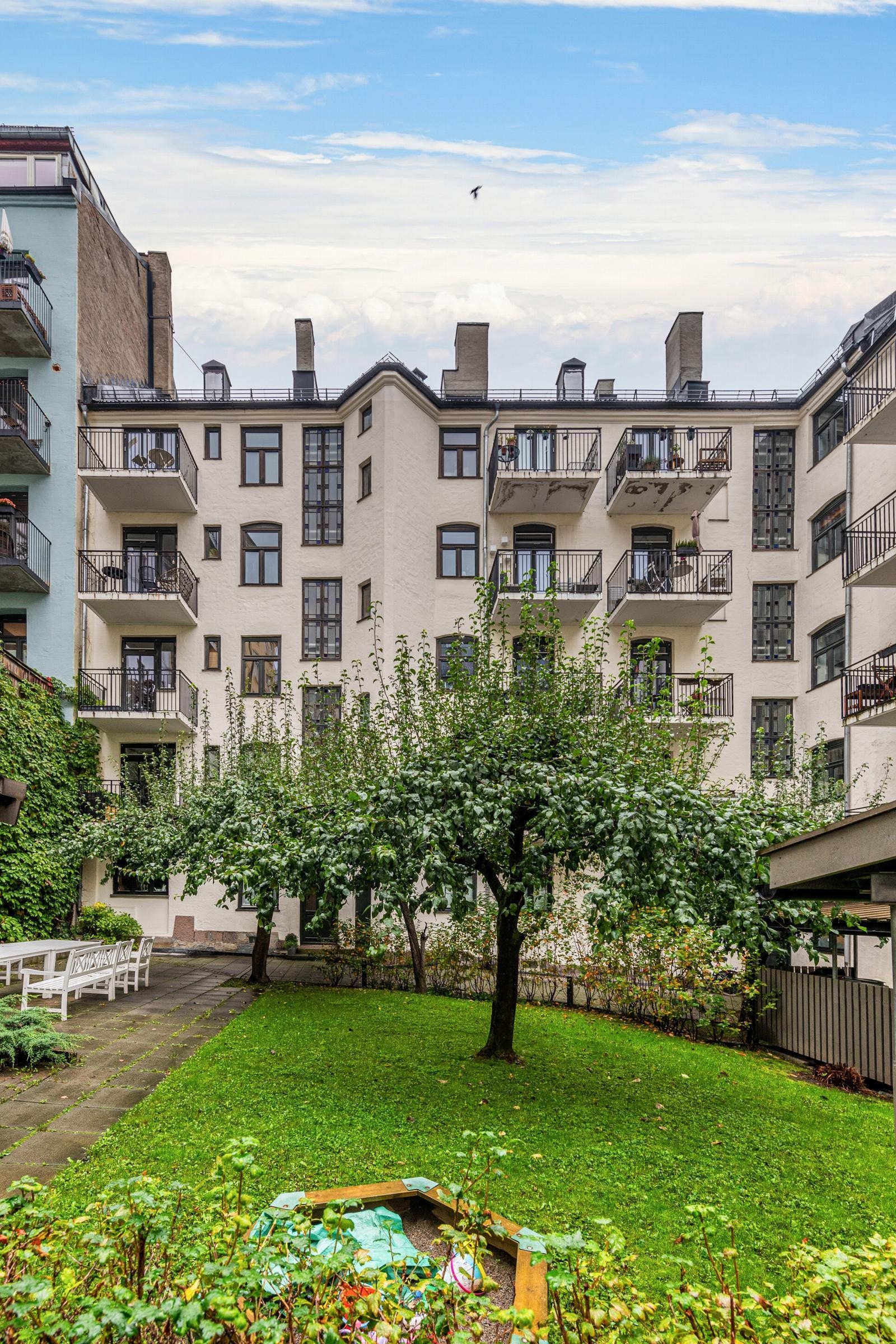 Bakgården Galleribilde
