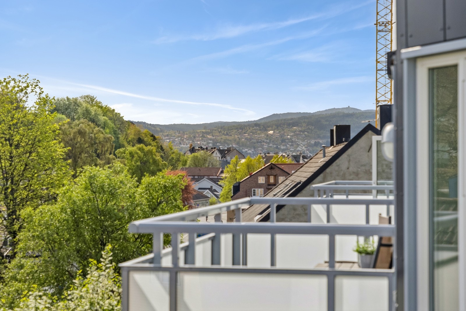 I tillegg kan man se Gråkallen og toppene i Bymarka. Et areal man garantert vil sette pris på når sommeren ankommer. Galleribilde