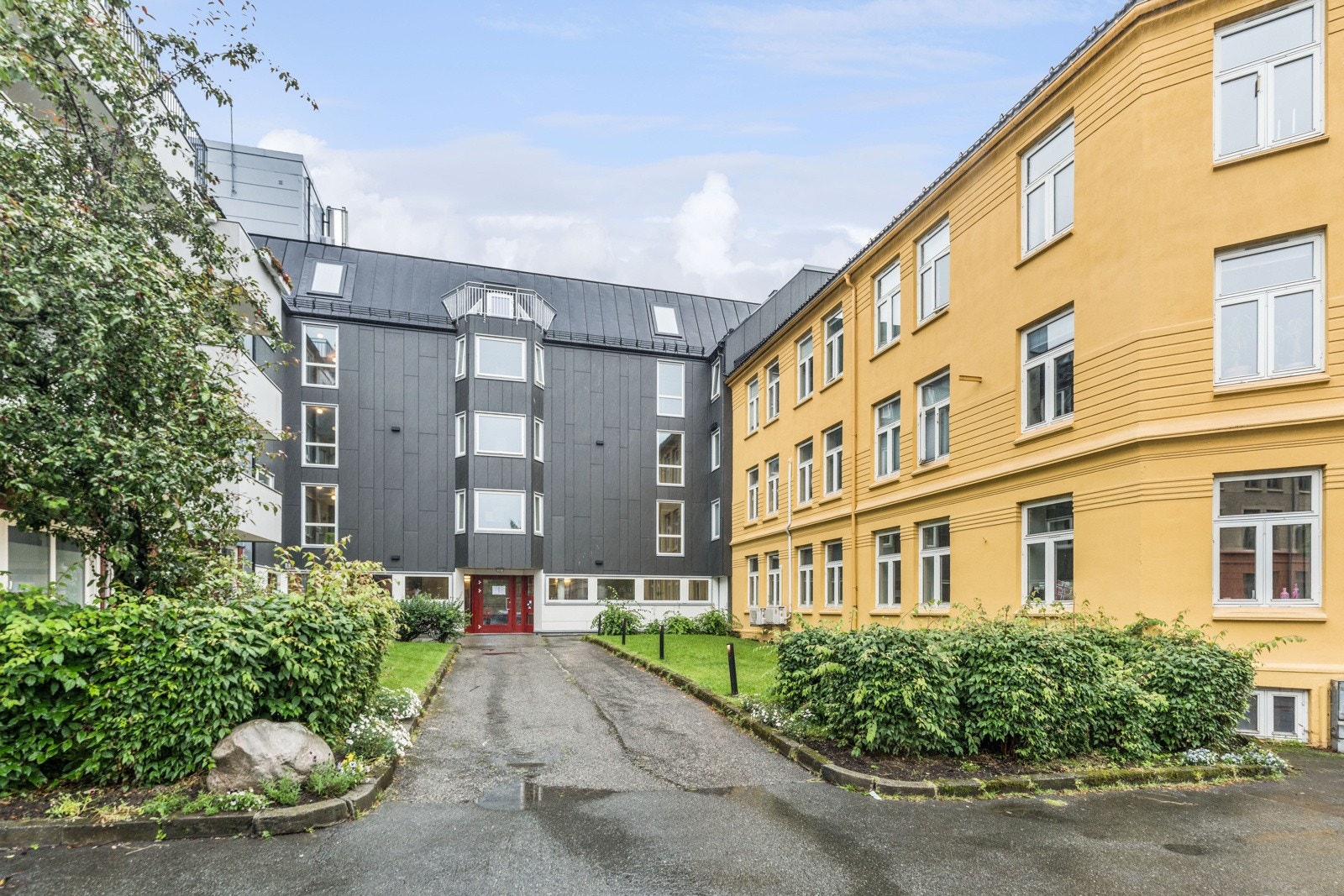 Det ble i 2021 rehabilitert fasader, balkonger, vinduer, balkongdør samt installert balansert ventilasjon. Galleribilde