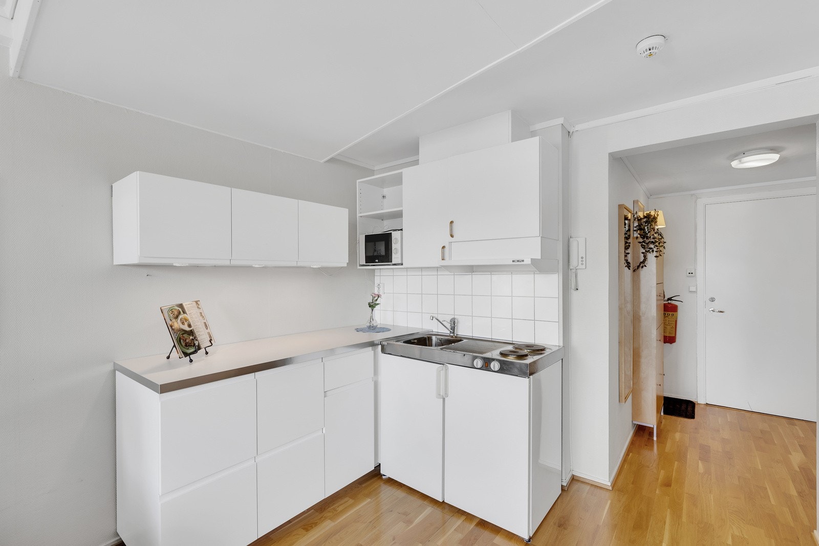 Kjøkkenet inneholder alt man trenger. Galleribilde