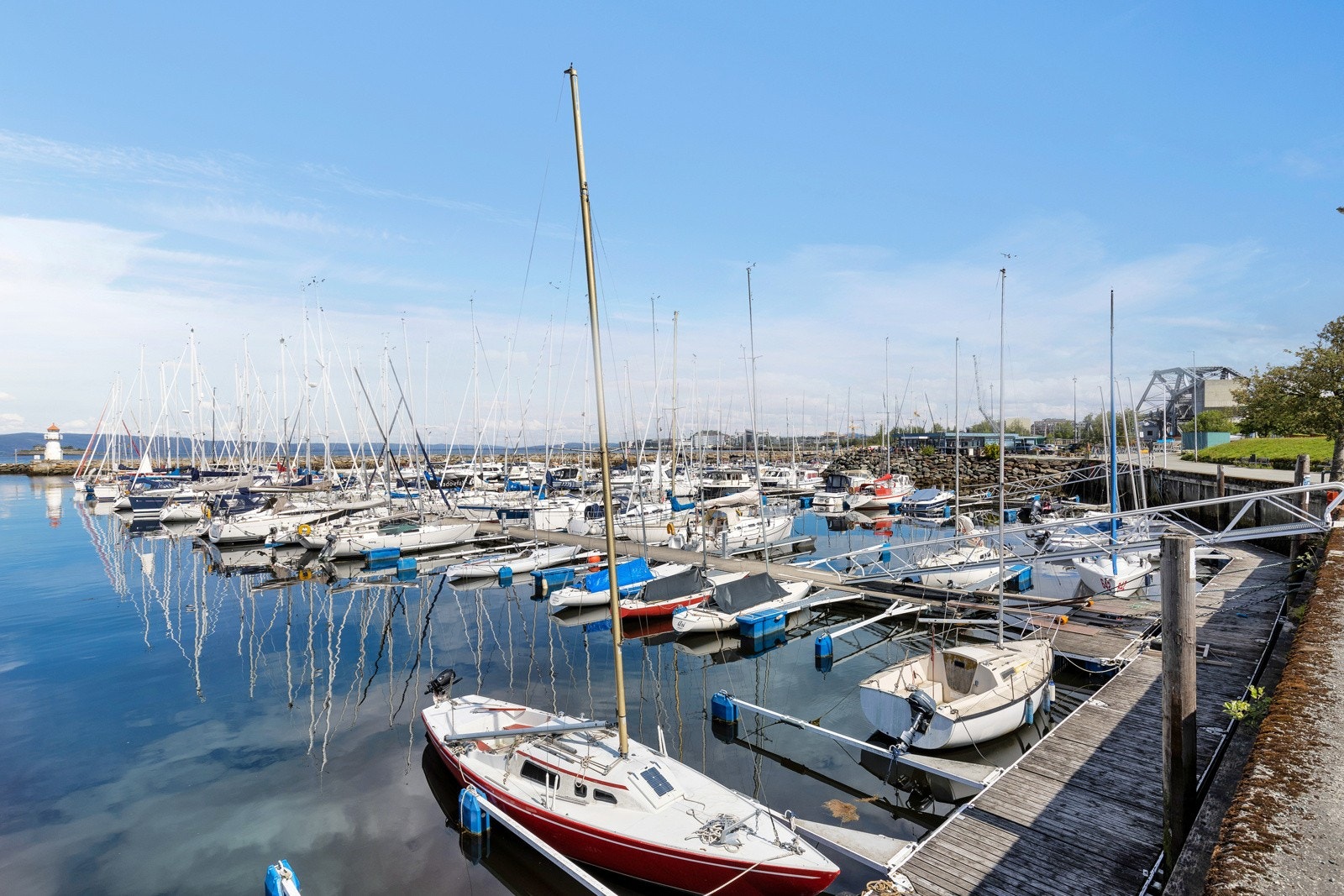 Nærmeste busstopp ligger bare 3min unna med busser i alle retninger! Galleribilde