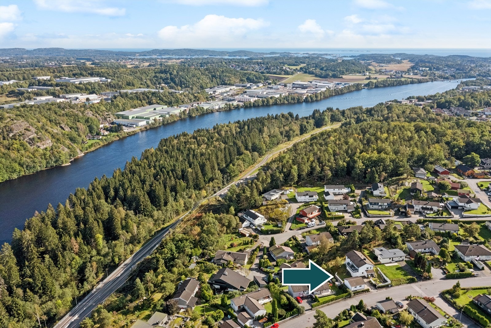 Det er kort vei til Elvestien, og Vestmarka ligger kun 2 km unna med 70 km blåmerkede sommerløyper, turstier, fiskevann og skogsbilveier som er perfekte for sykkelturer. Om vinteren kan du nyte kilometervis med oppkjørte skiløyper. Galleribilde
