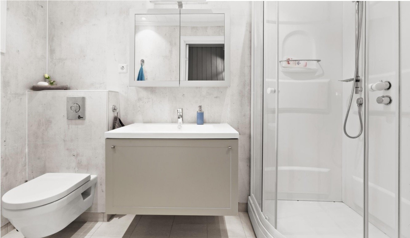 Pent og moderne hovedbad Galleribilde