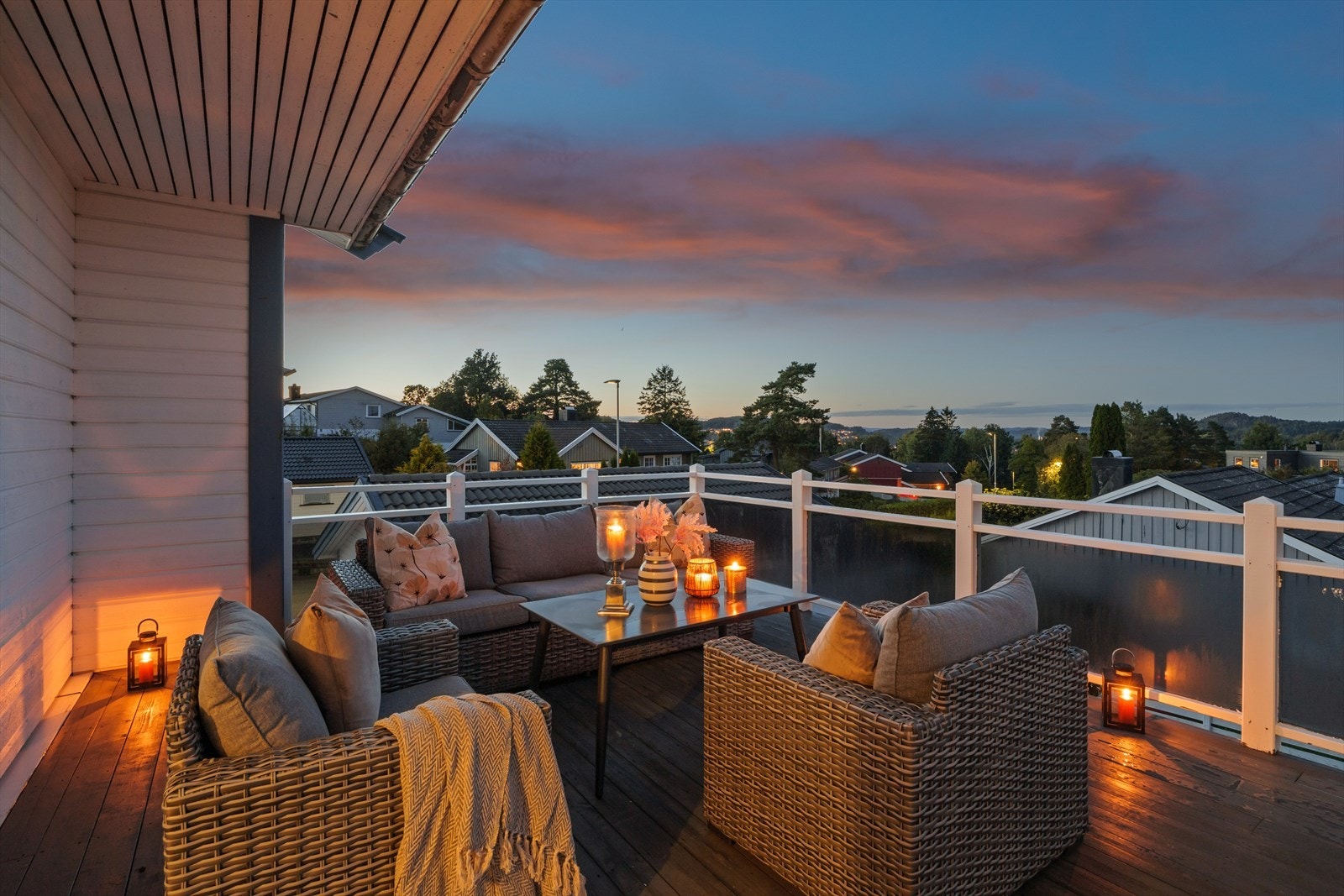 Kveldsstemning på altanen. Galleribilde