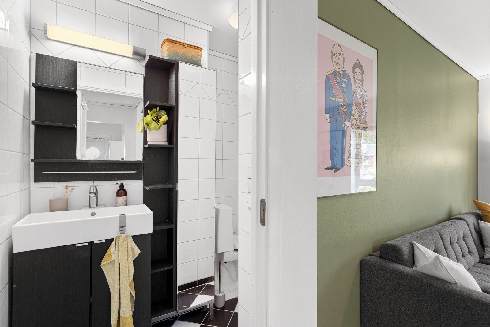 Badet ligger like ved stuen. Galleribilde