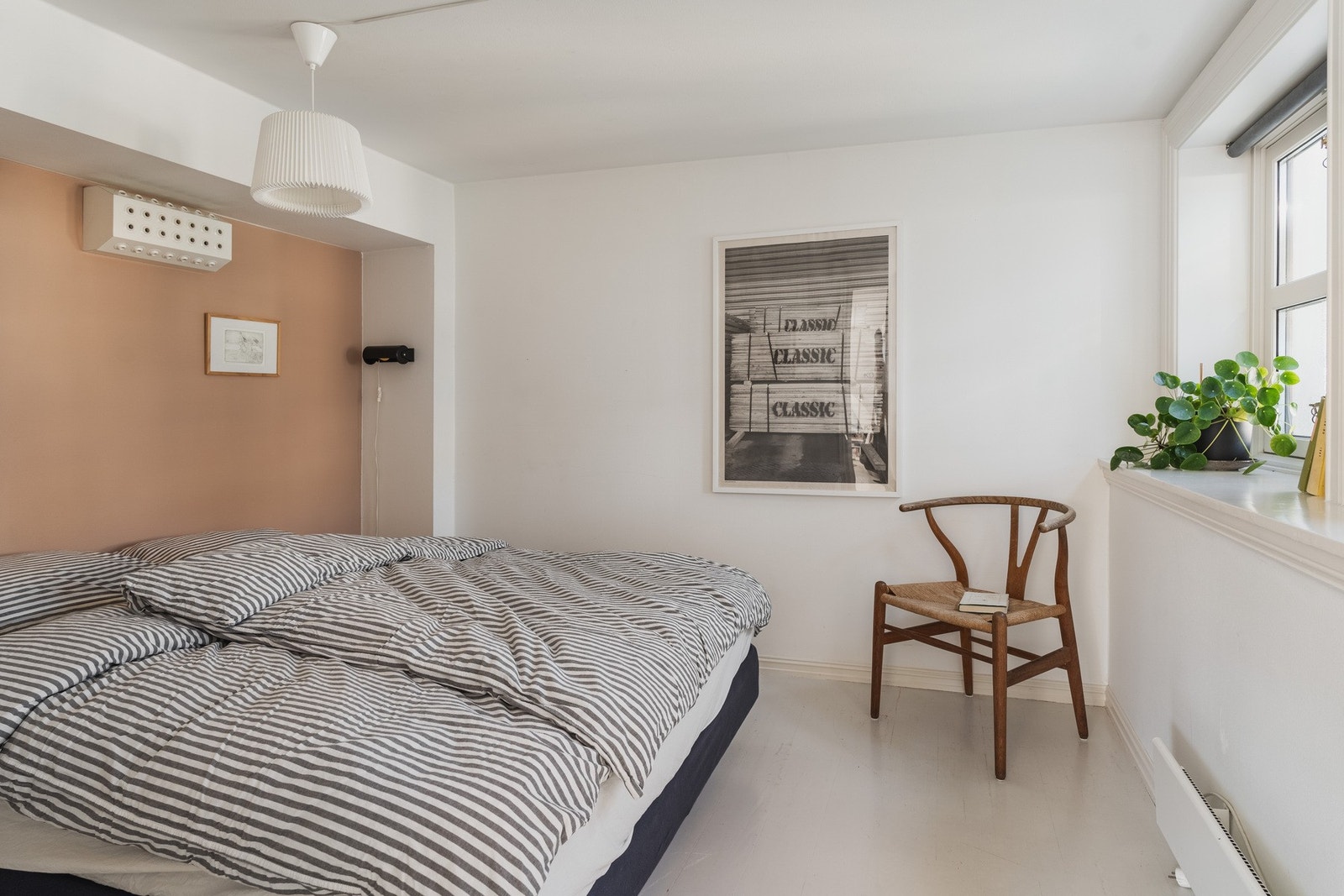 Det minste soverommet har også en romslig størrelse med god plass til dobbeltseng. Galleribilde