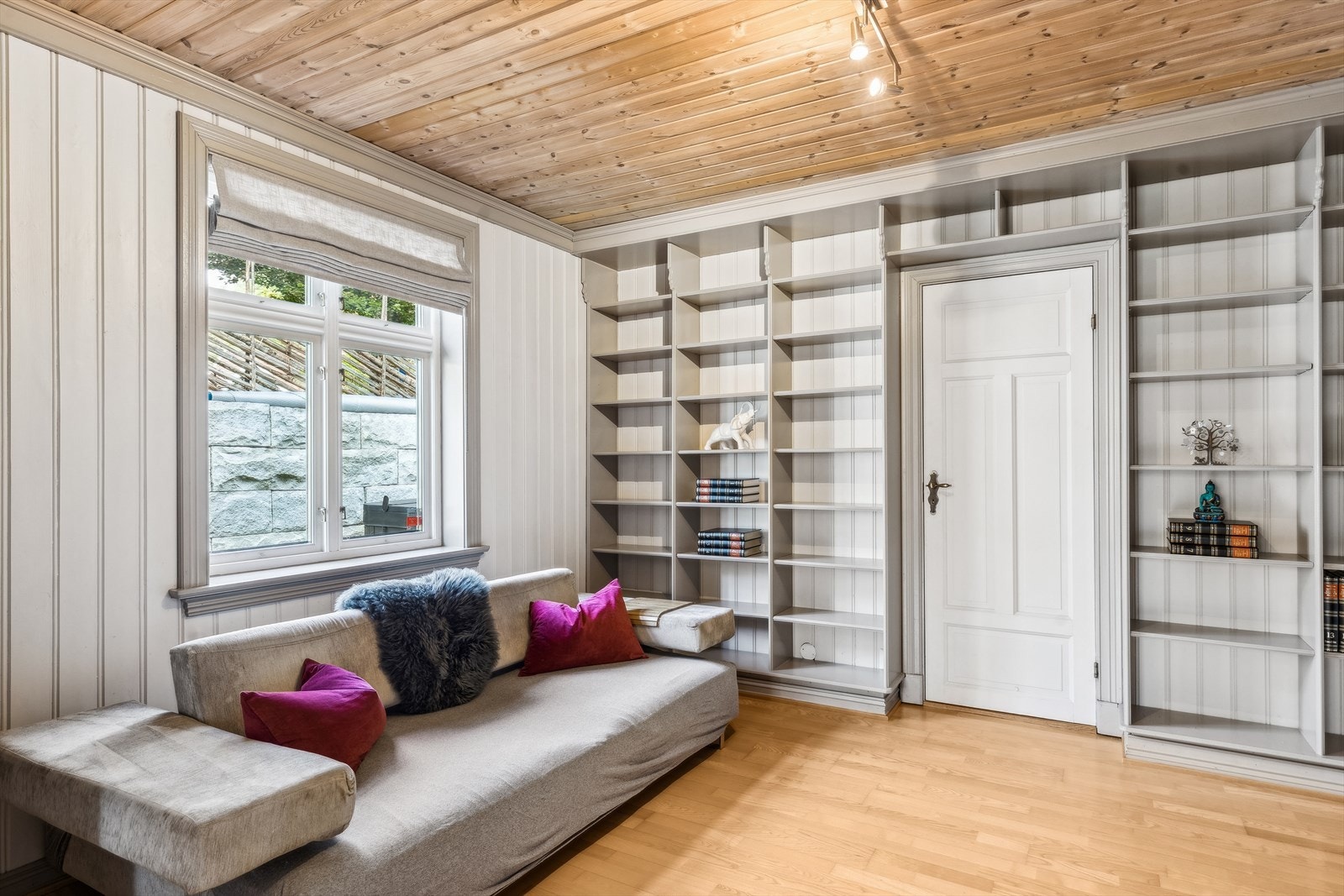 Fra denne stuen er det direkte adkomst inn til kjøkkenet. Galleribilde