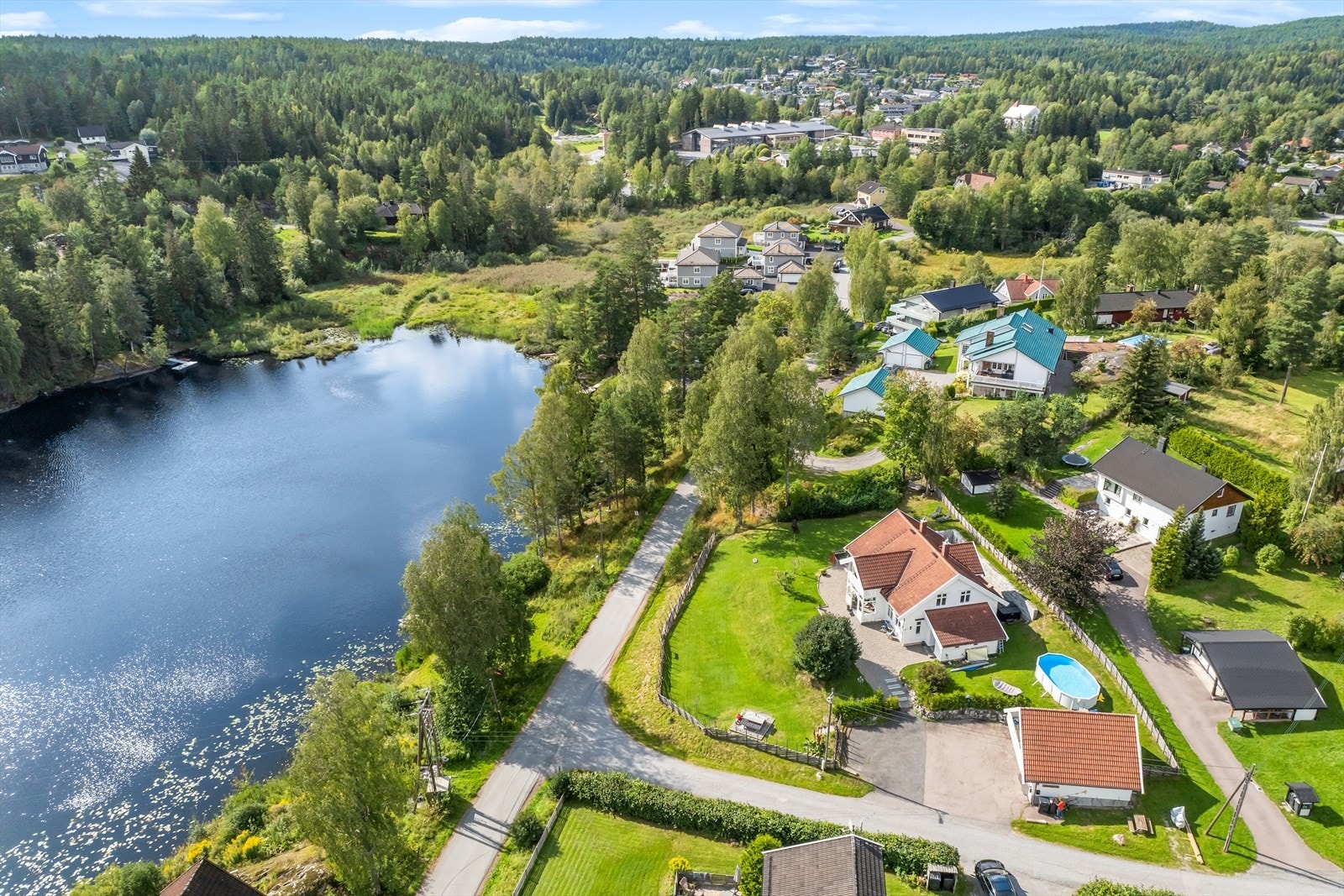 Velkommen til Dyrefaret 2 på Siggerud. Dette er en flott eiendom med stor tomt i landlige omgivelser bare 20 minutters biltur fra Oslo S. Galleribilde