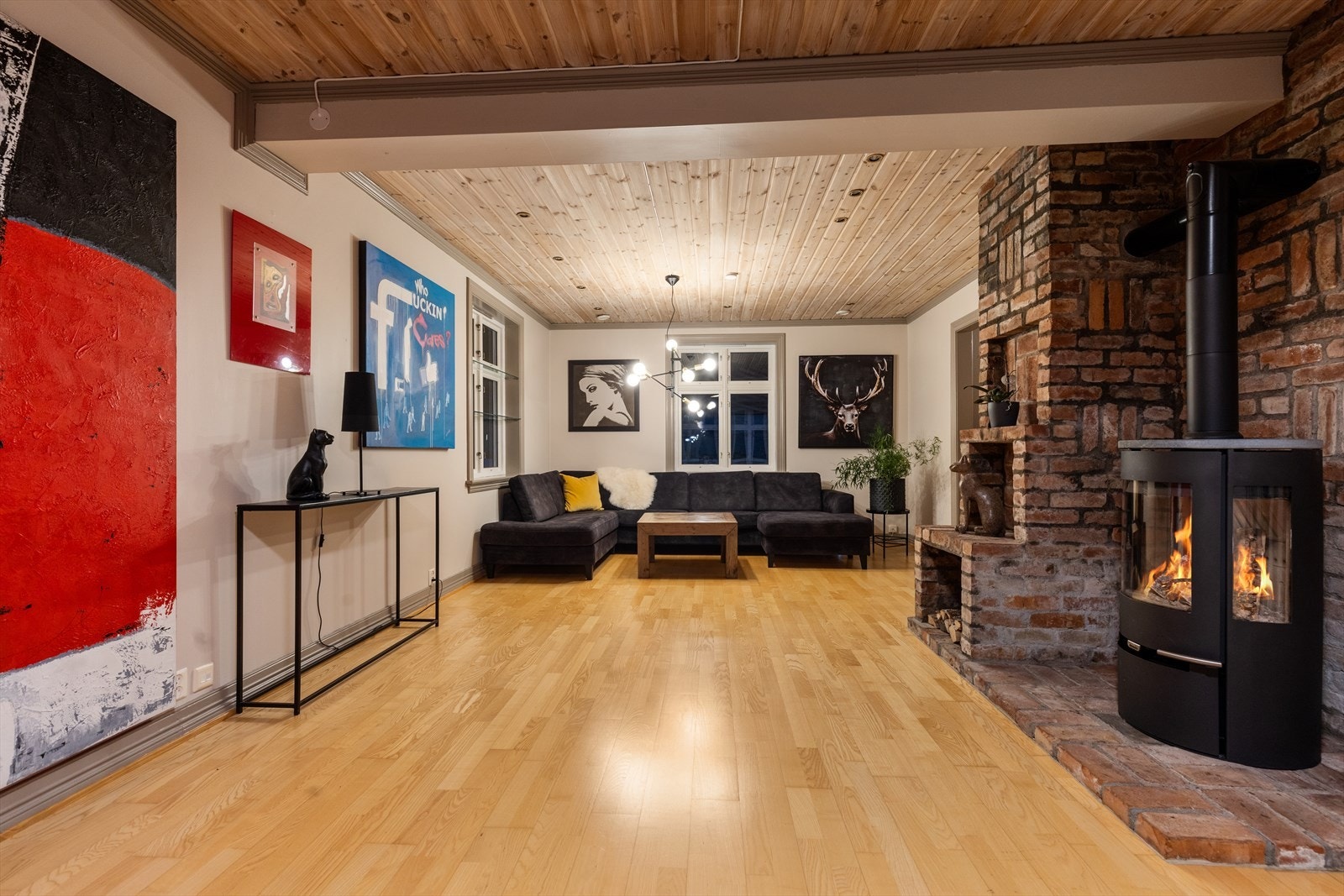 Kveldsstemning i hovedstuen! Galleribilde