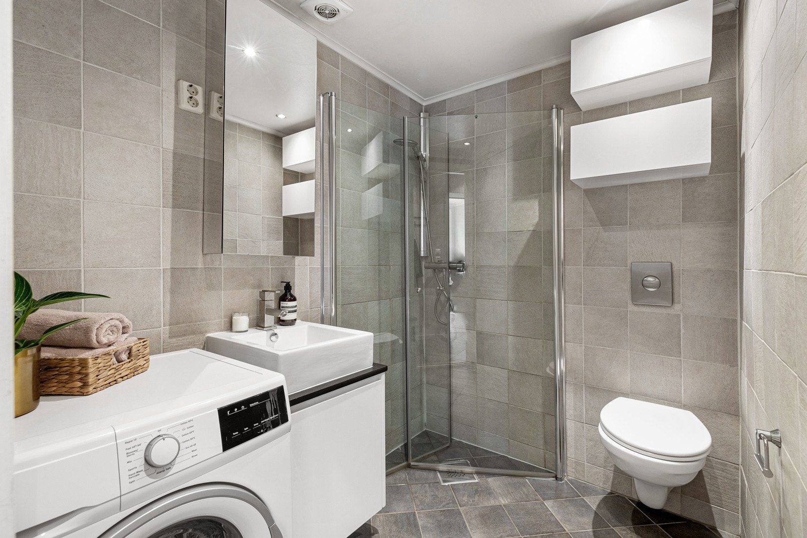 Flislagt baderom med varmekabler pusset opp i 2011/12 Galleribilde