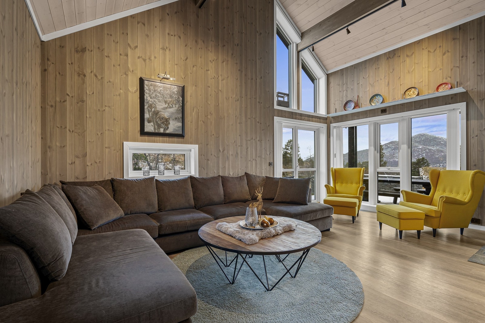 Romslig stue med flott utsikt mot skisenteret. God takhøyde. Galleribilde