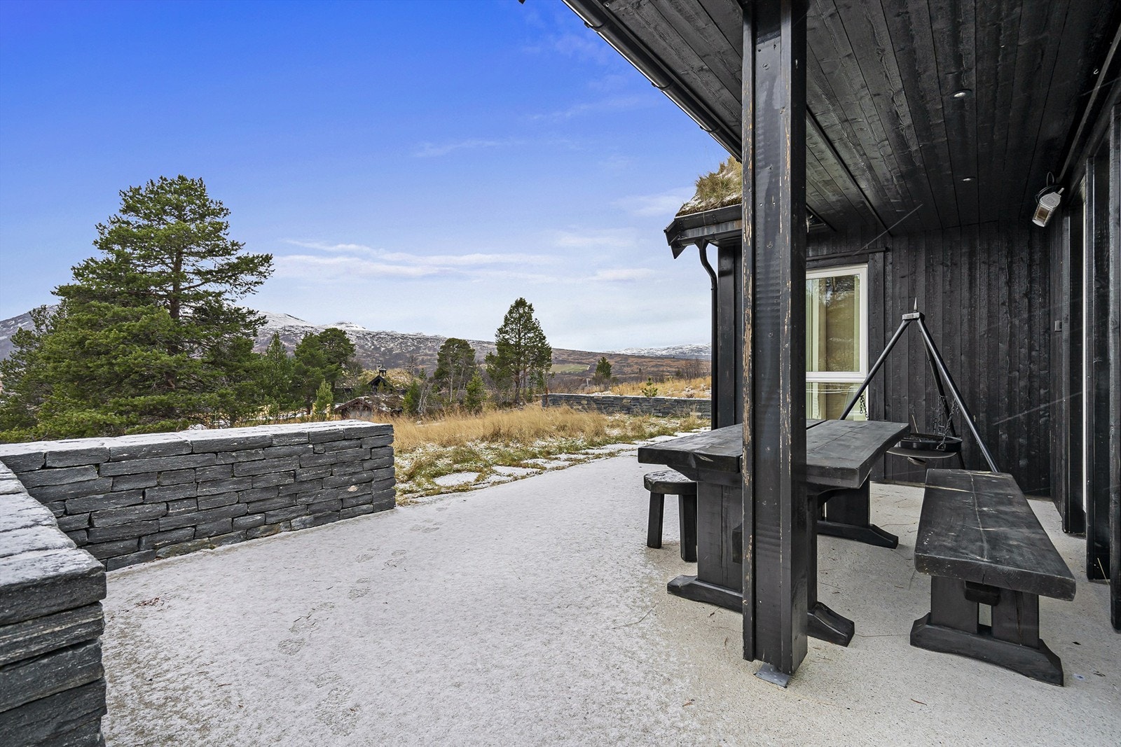 Her går sola nesten sist ned på Hovden ( sommertid ) så her kan du nyte uteplassen til langt på kveld Galleribilde
