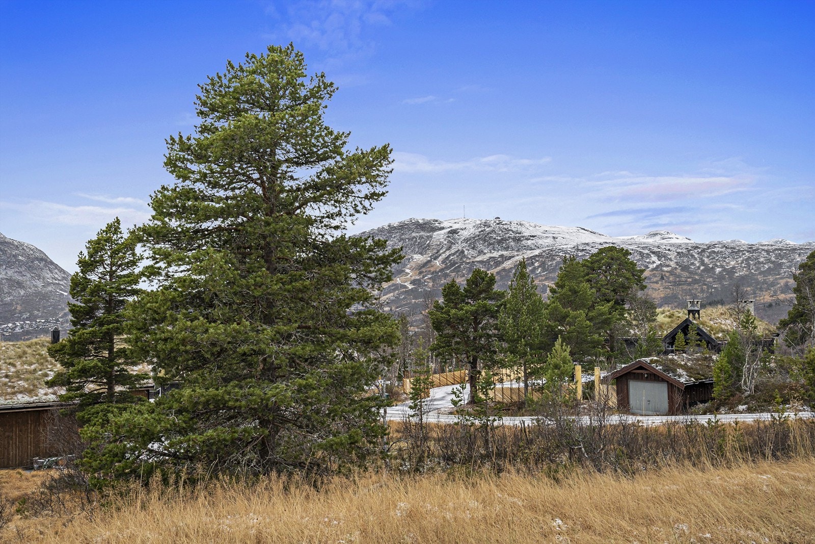 Utsikt mot skisenteret Galleribilde