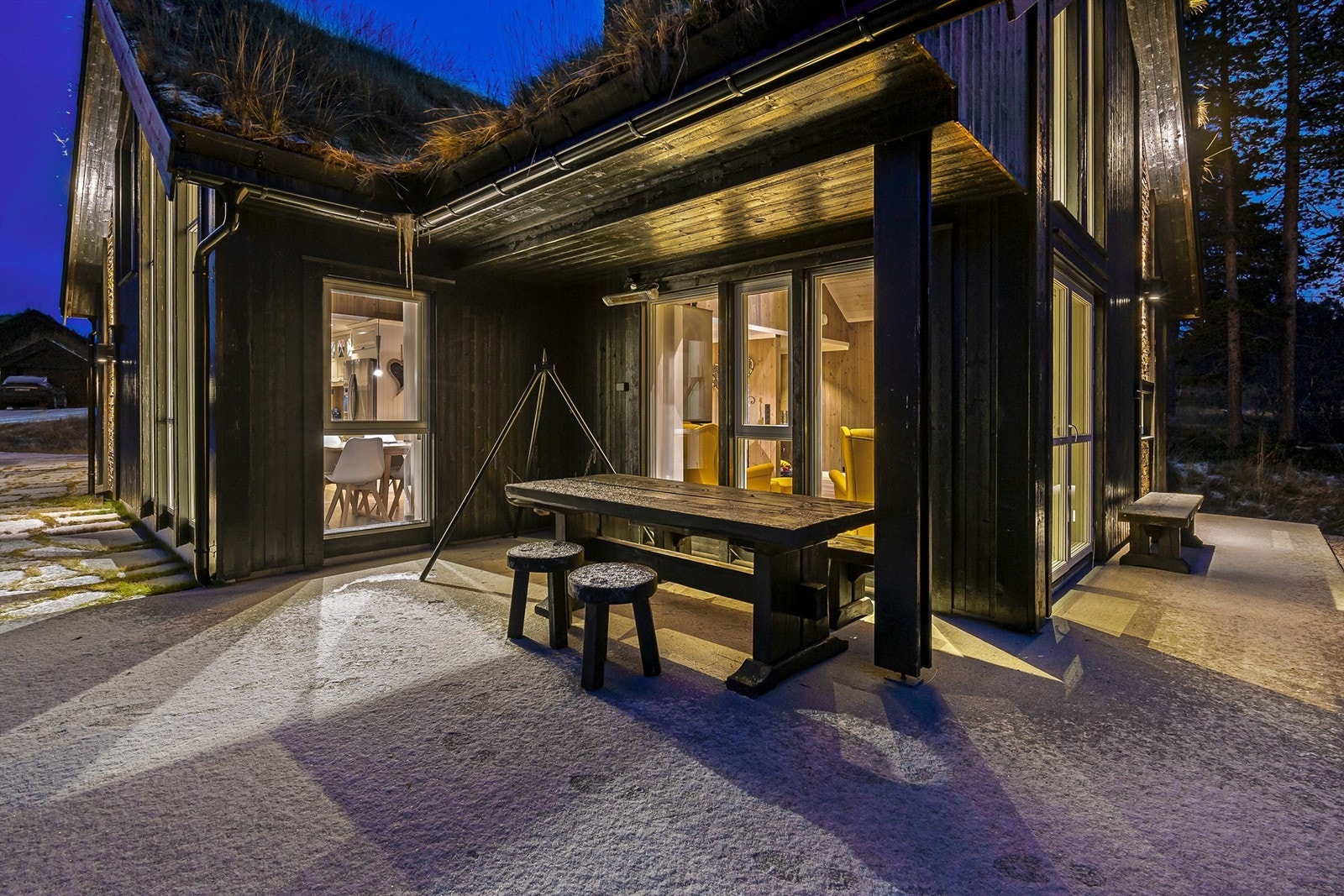 Kveldsstemning på uteplassen Galleribilde