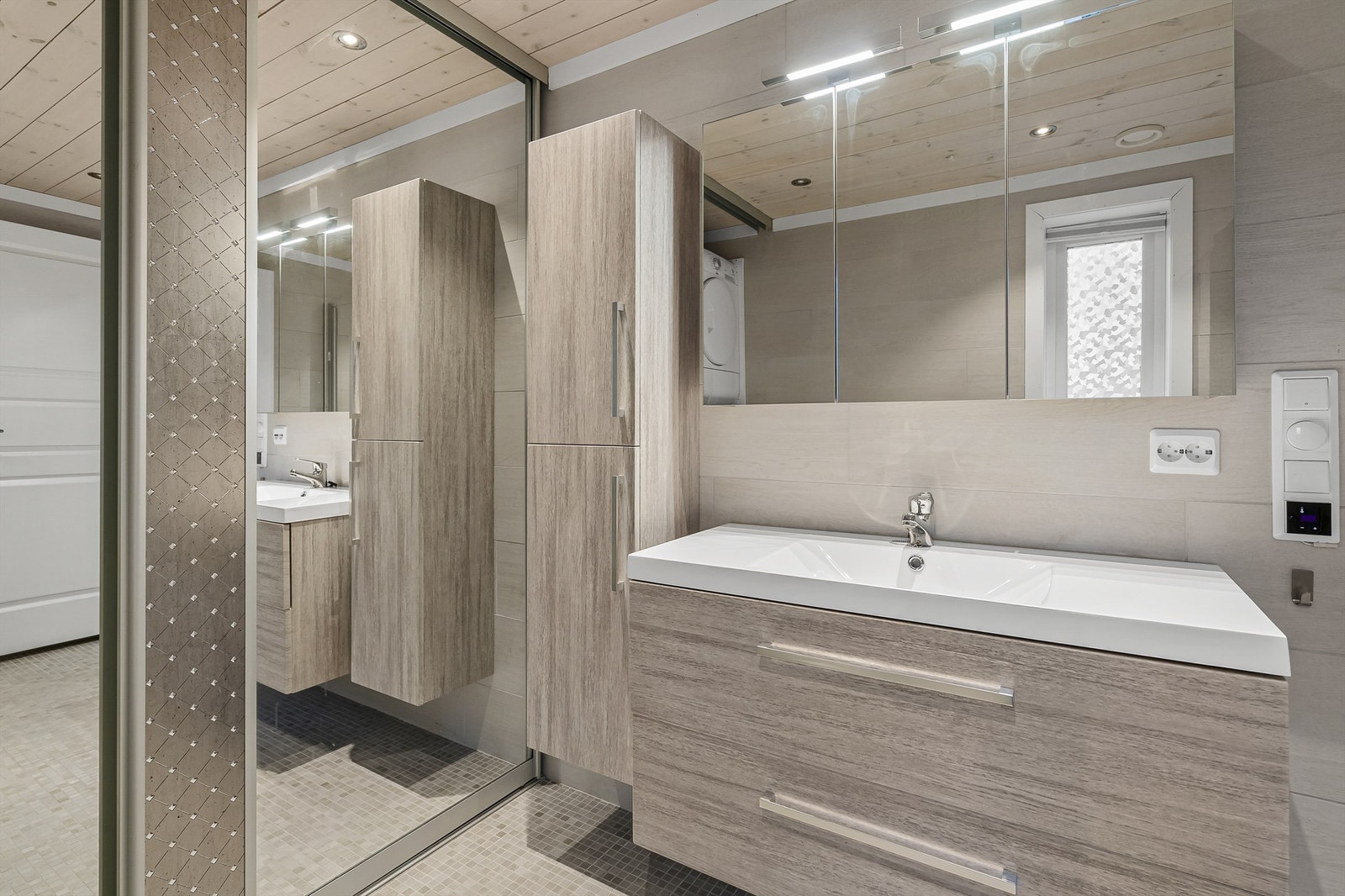 Pent og praktisk skyvedørsløsning Galleribilde