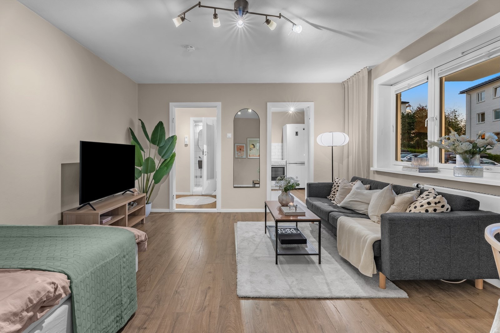 Fra stuen har man adkomst til kjøkkenet. Galleribilde