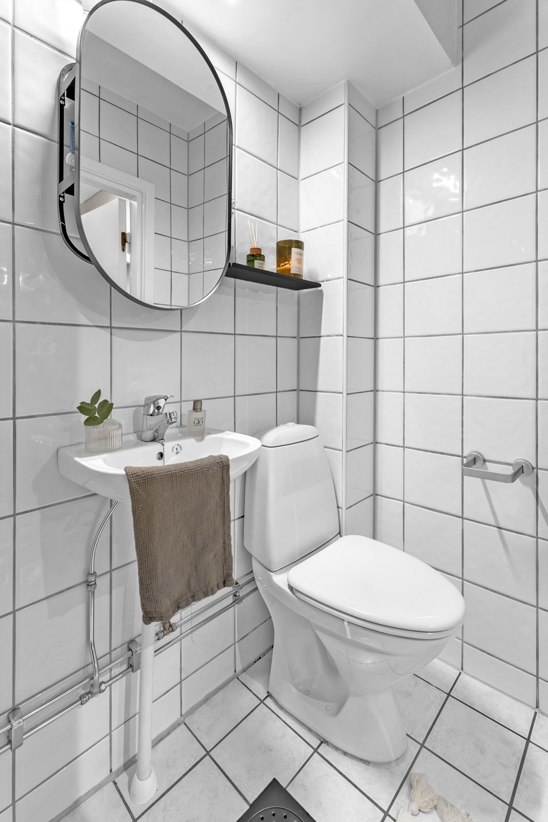 Badet er flislagt og ble rehabilitert i regi av borettslaget 2002. Galleribilde