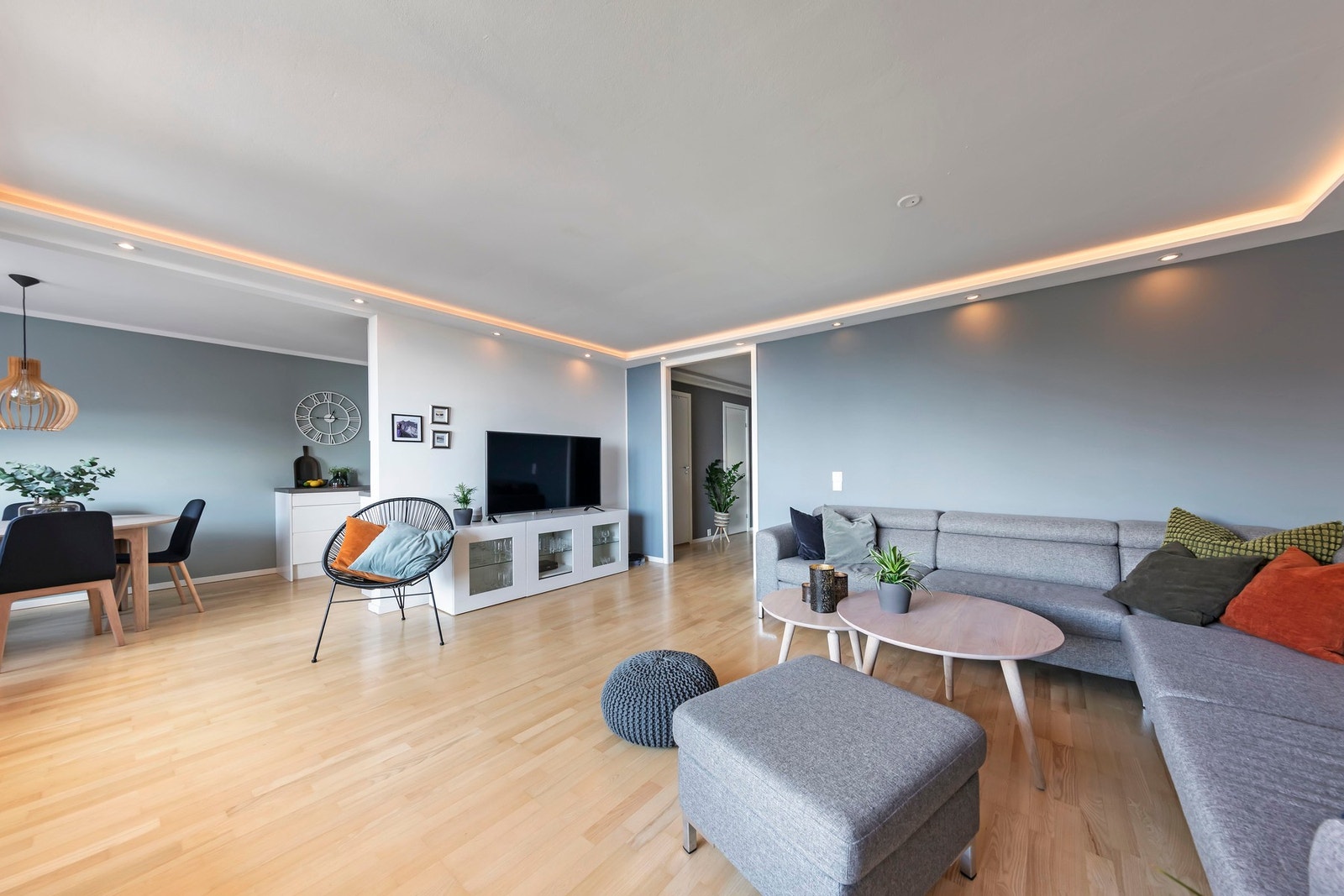 Romslig stue, lett å møblere Galleribilde